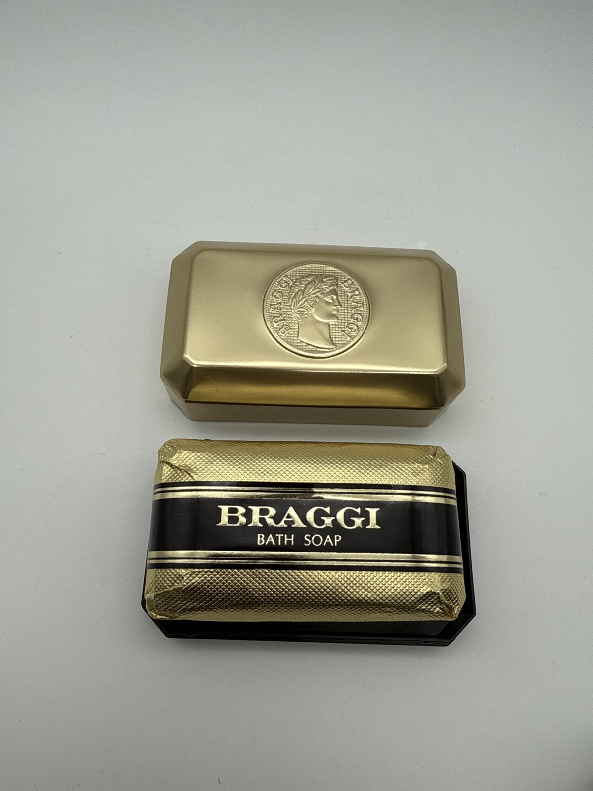 VTG CHARLES REVSON BRAGGI SCENTED BATH SOAP 6.5 Oz  FOR MEN - SMELLS GREAT- RARE