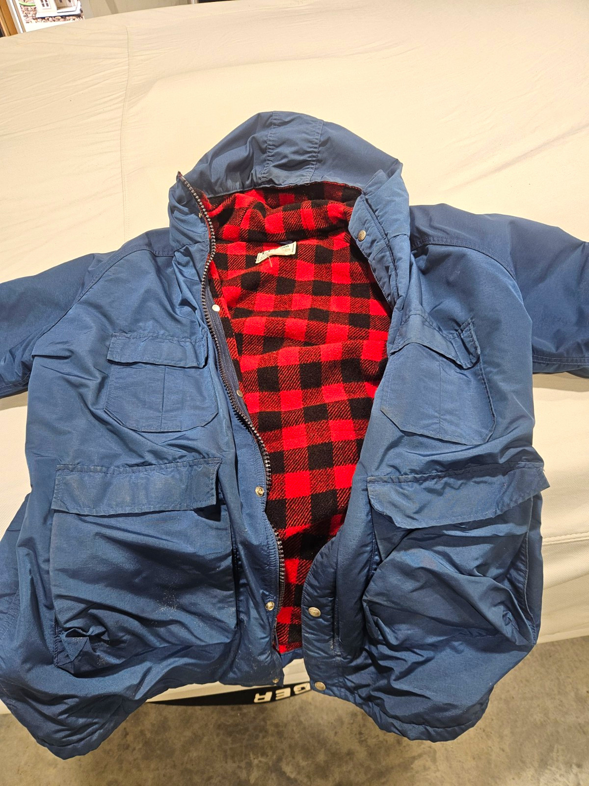L.L.Bean Men’s Blue Hooded Parka Jacket Polyester Button Closure Size L