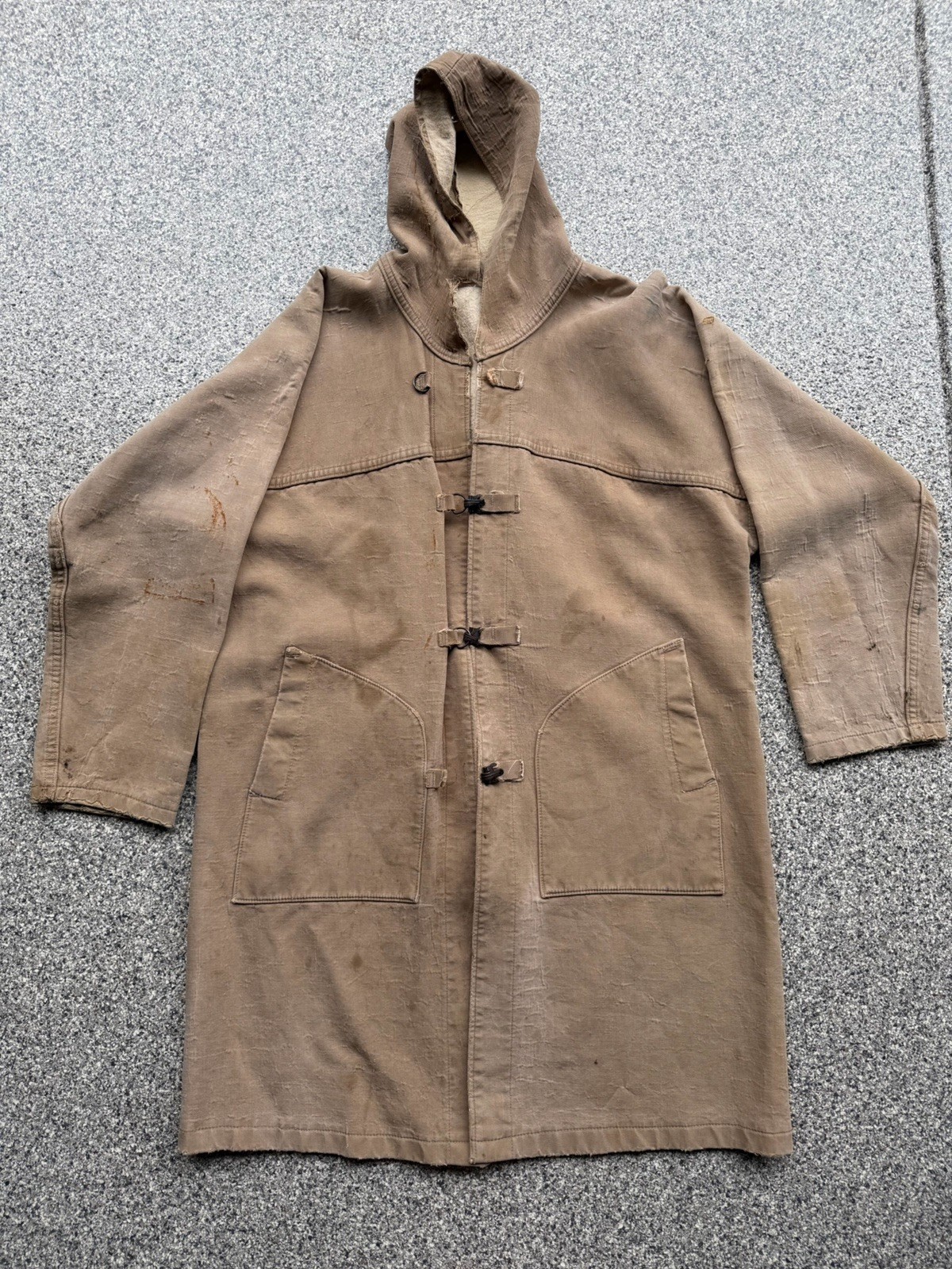 Vintage 1930s 40s Canvas Hooded Work Coat Hook & Eye Closure Chore Distressed Vintage 1930s 40s Canvas Hooded Work Coat Hook & Eye Closure Chore Distressed