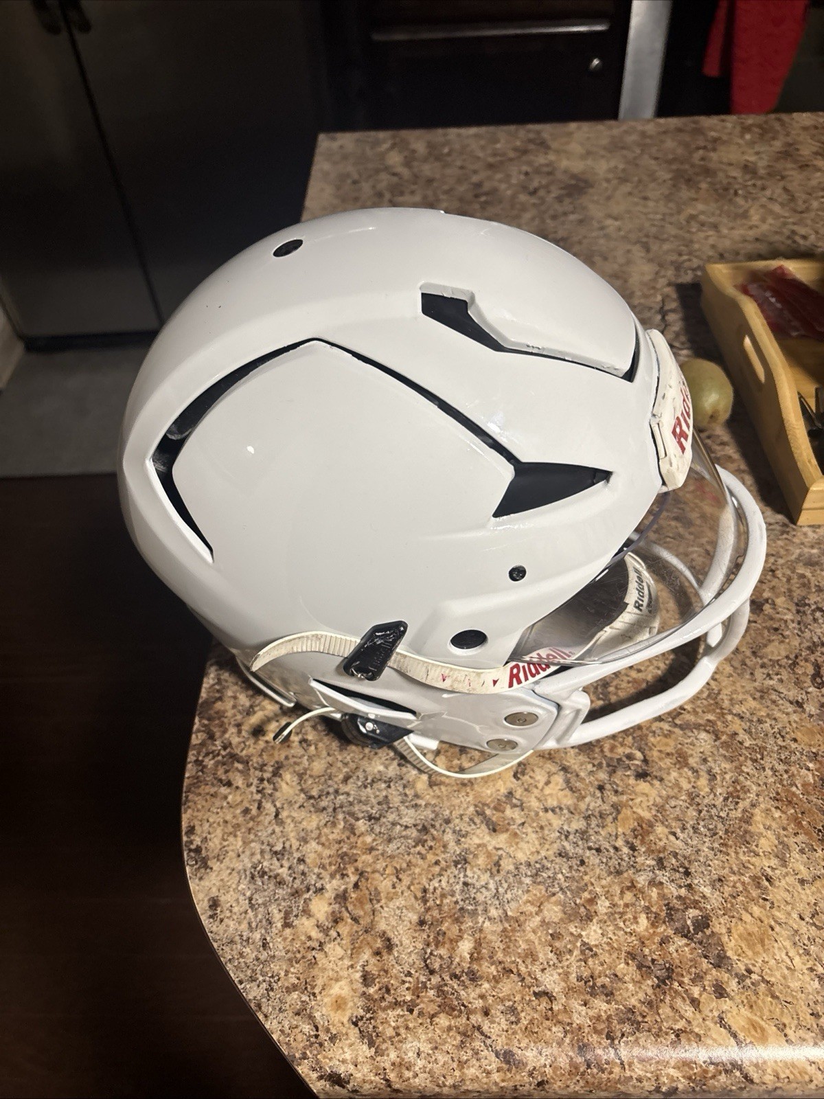 Riddell Axiom Adult Sm/ Youth Med Riddell Axiom Adult Sm/ Youth Med