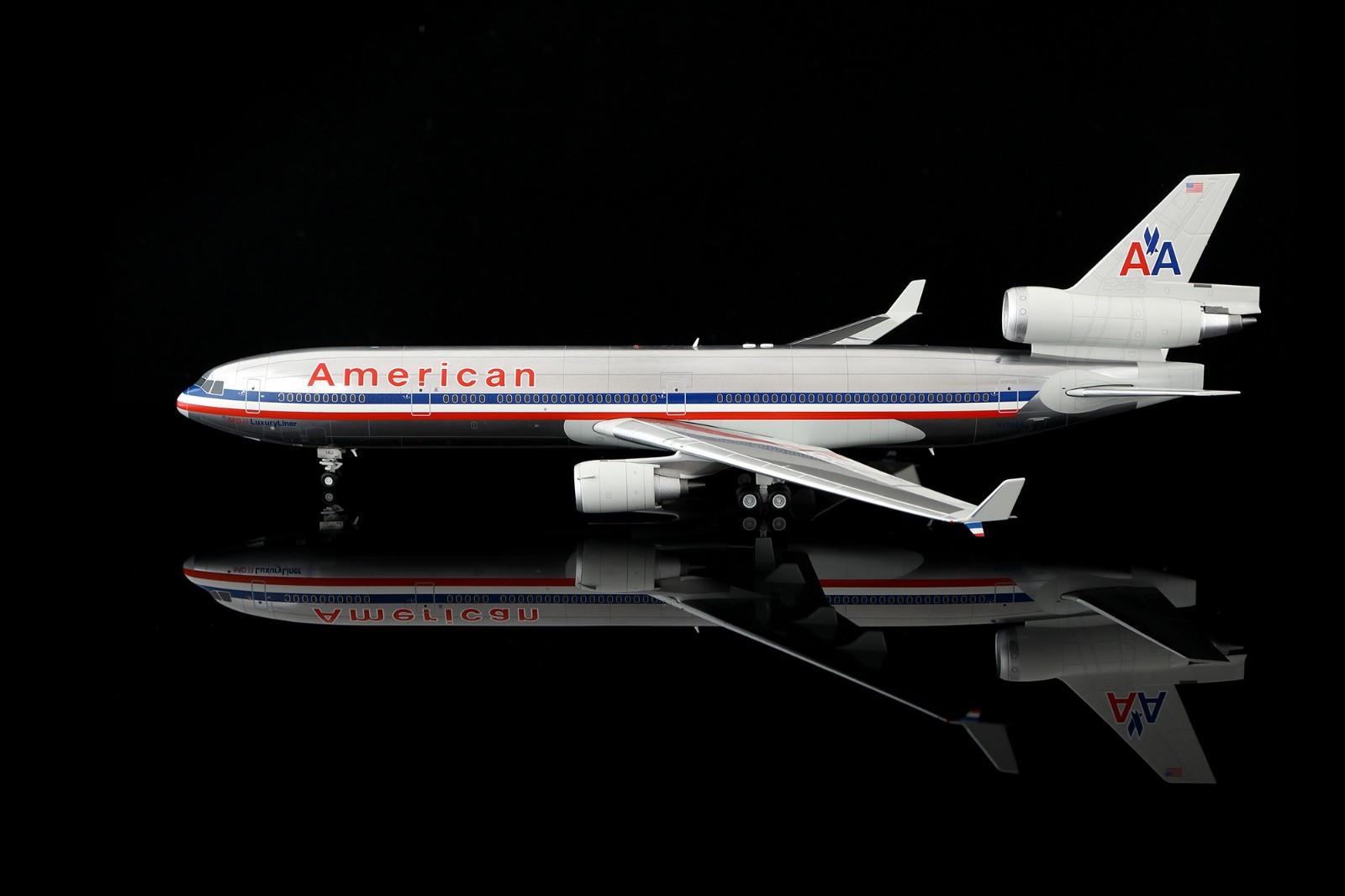 SQ Wings 1:200 American Airlines McDonnell Douglas MD-11 N1766A Flaps Down SQ Wings 1:200 American Airlines McDonnell Douglas MD-11 N1766A Flaps Down