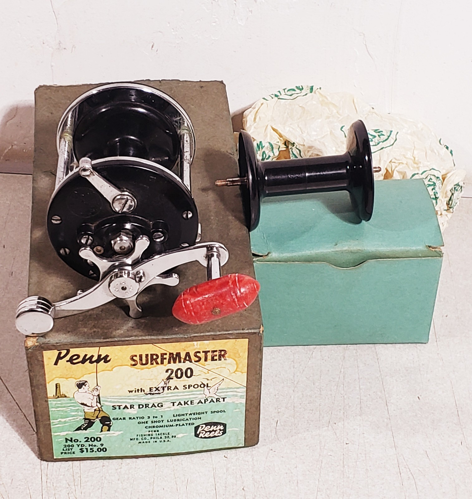 Vintage Penn Reel 155, Pre-owned w/ Old Box Of Penn 200 And Unused Extra Spool