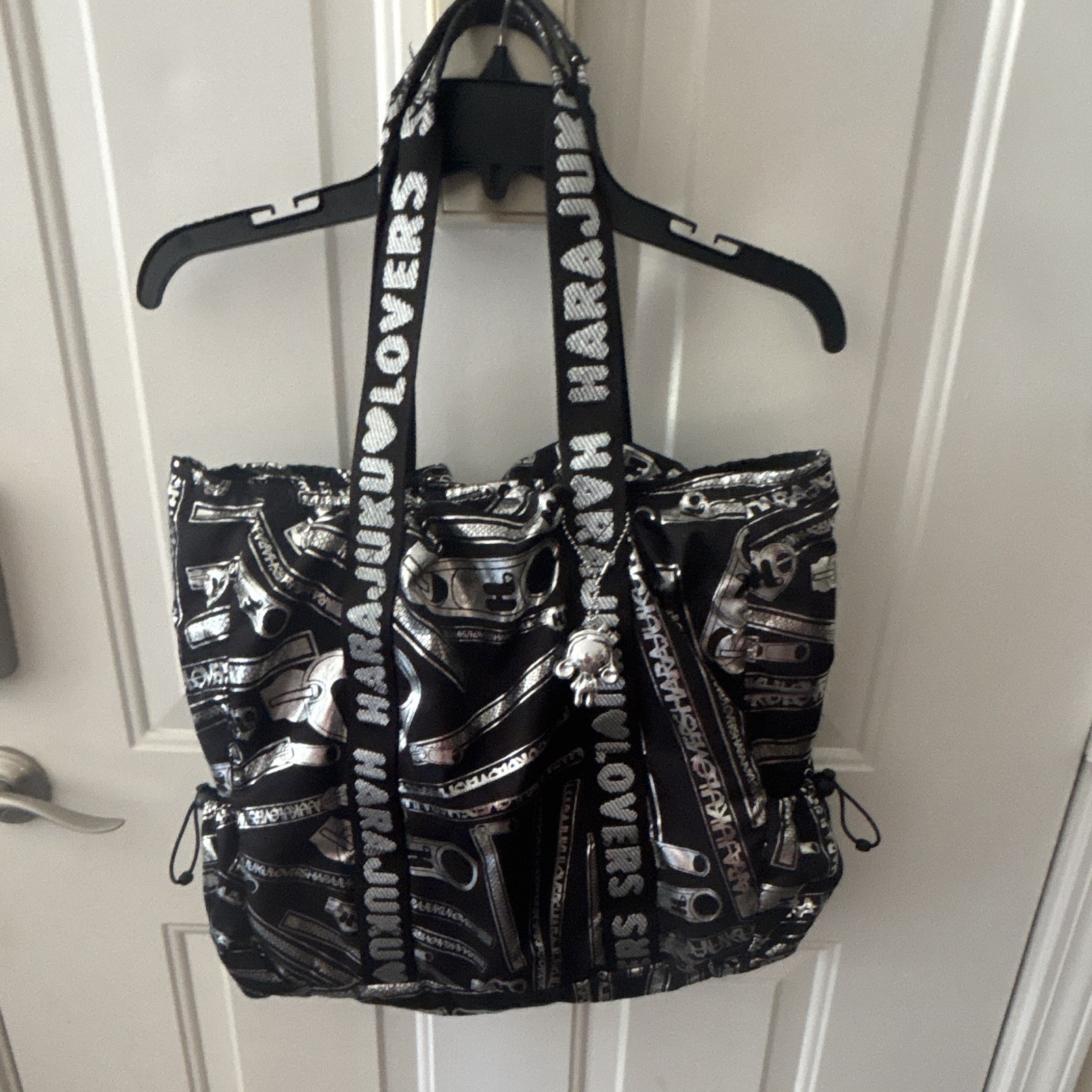 vintage black/white Harajuku Lovers tote bag with a metallic zippergraphic print vintage black/white Harajuku Lovers tote bag with a metallic zippergraphic print