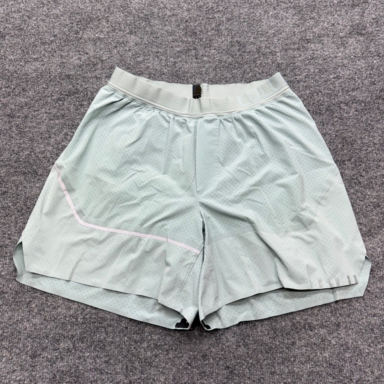 Lululemon Mens Perforated Running Shorts Mint Green 6 Inch Inseam Liner Small