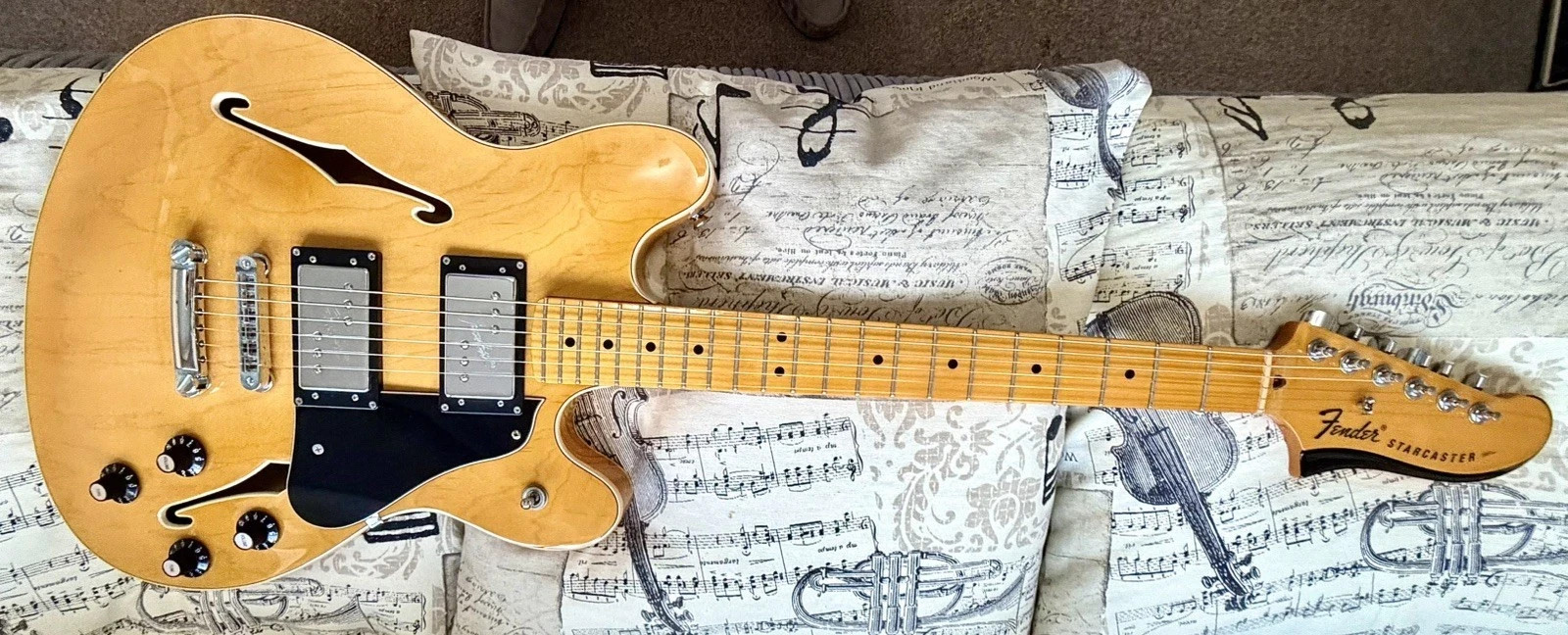 Fender Modern Player Starcaster (Natural Finish) Fender Modern Player Starcaster (Natural Finish)