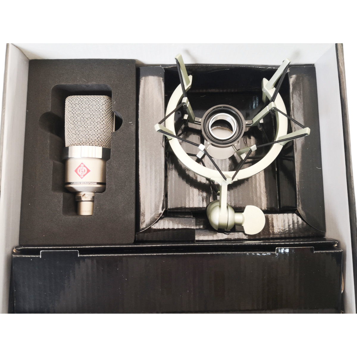 TLM 102 Neumann Large Diaphragm Condenser Microphone Studio Set w/ Shockmount US TLM 102 Neumann Large Diaphragm Condenser Microphone Studio Set w/ Shockmount US