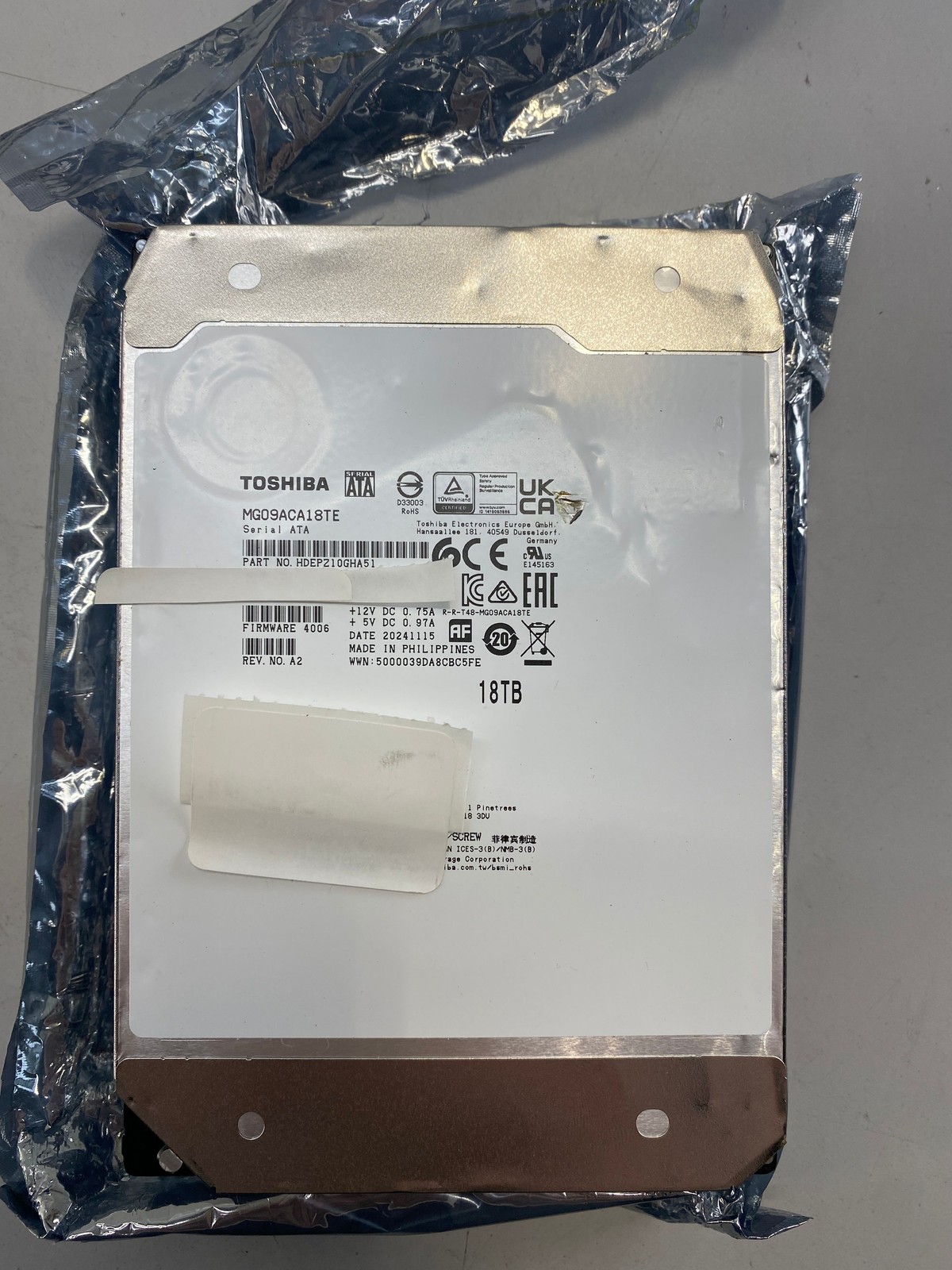 MG09ACA18TE Toshiba 18TB 7.2K RPM HDD SATA-6GBPS 512MB 512e Distressed Casing