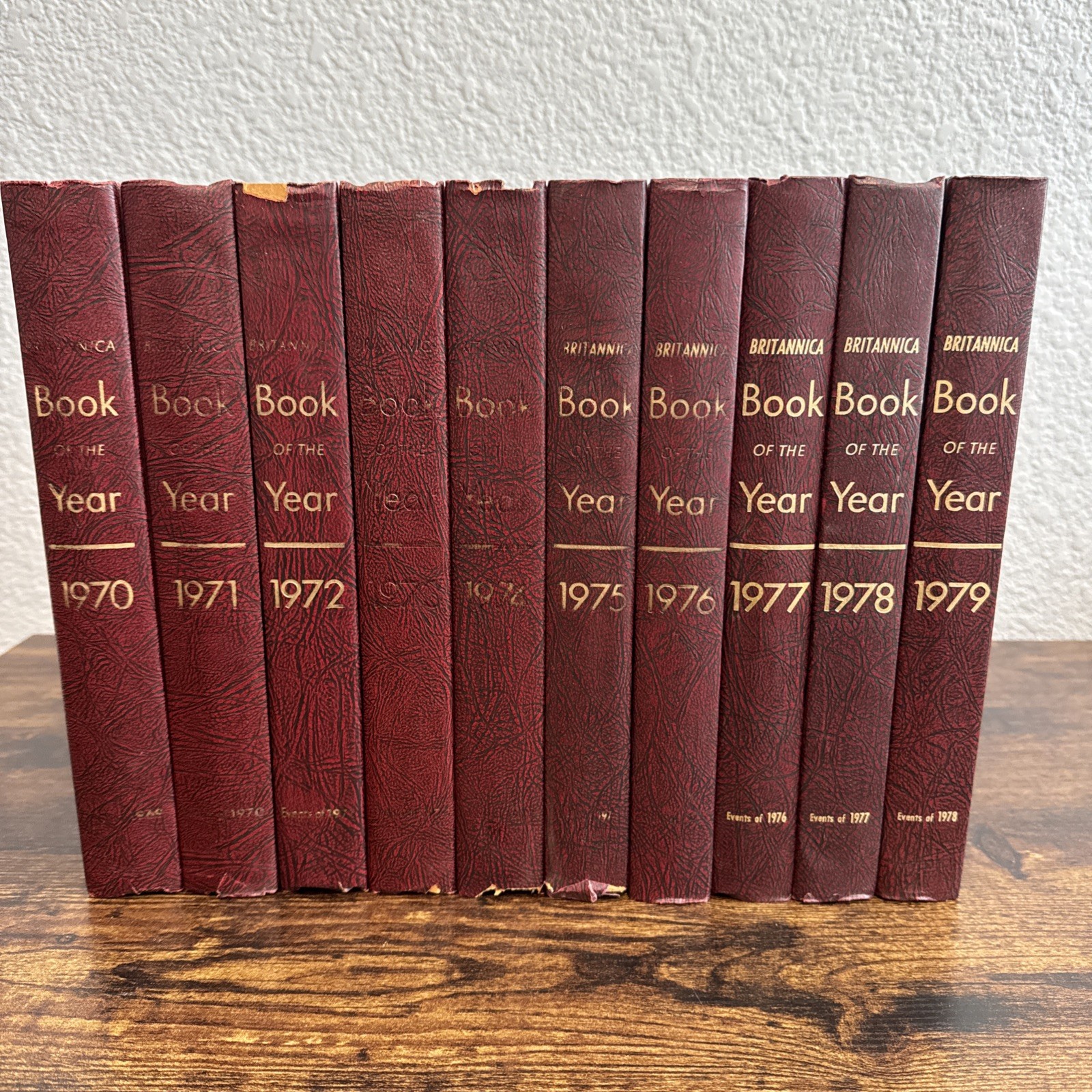 Brittanica Book Of The Year Lot 1970 - 1979 Set Of 10 History Home School Decor