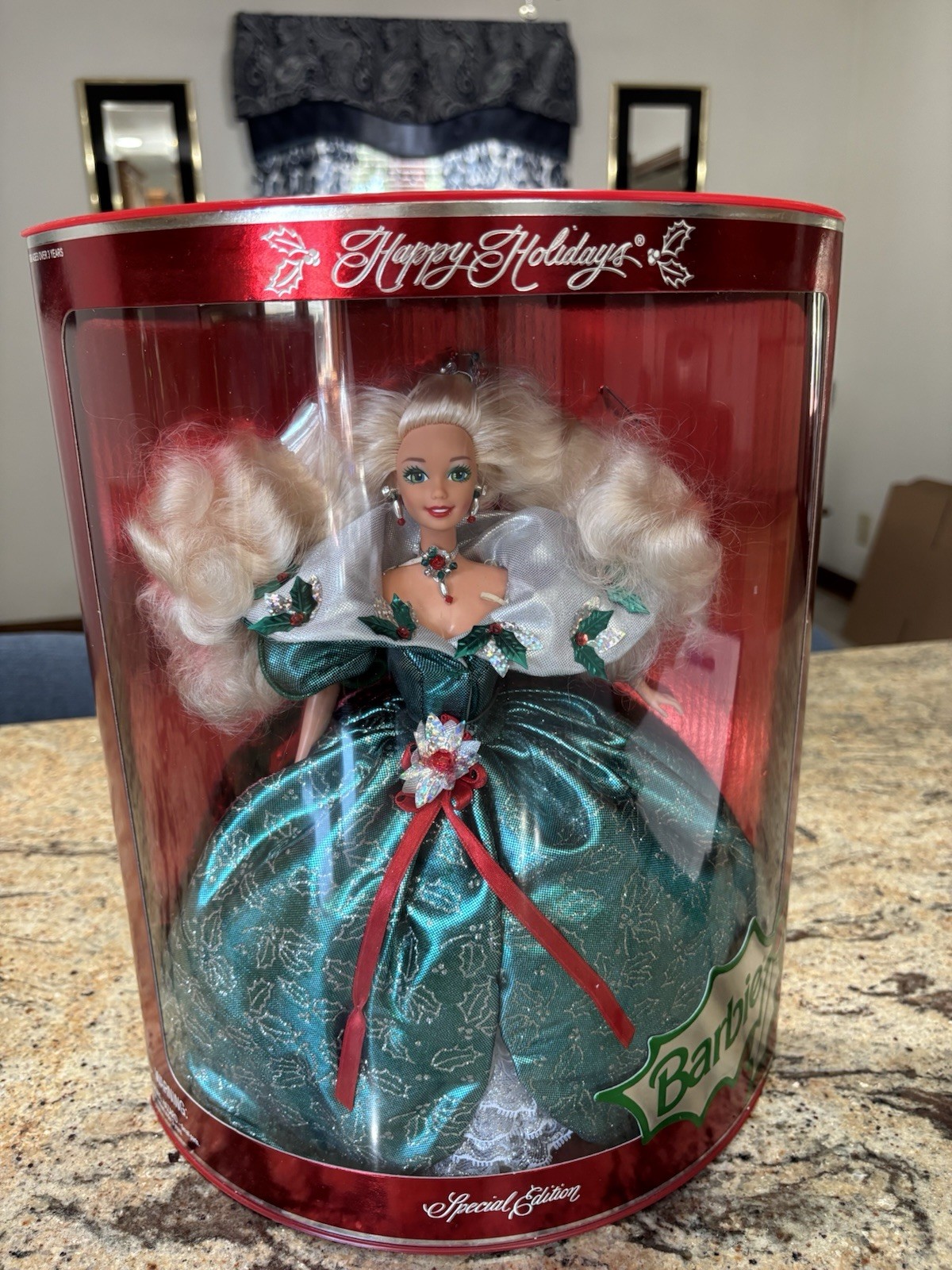 1995 Happy Holidays Barbie Doll Special Edition 14123 NRFB Mattel New Green 1995 Happy Holidays Barbie Doll Special Edition 14123 NRFB Mattel New Green