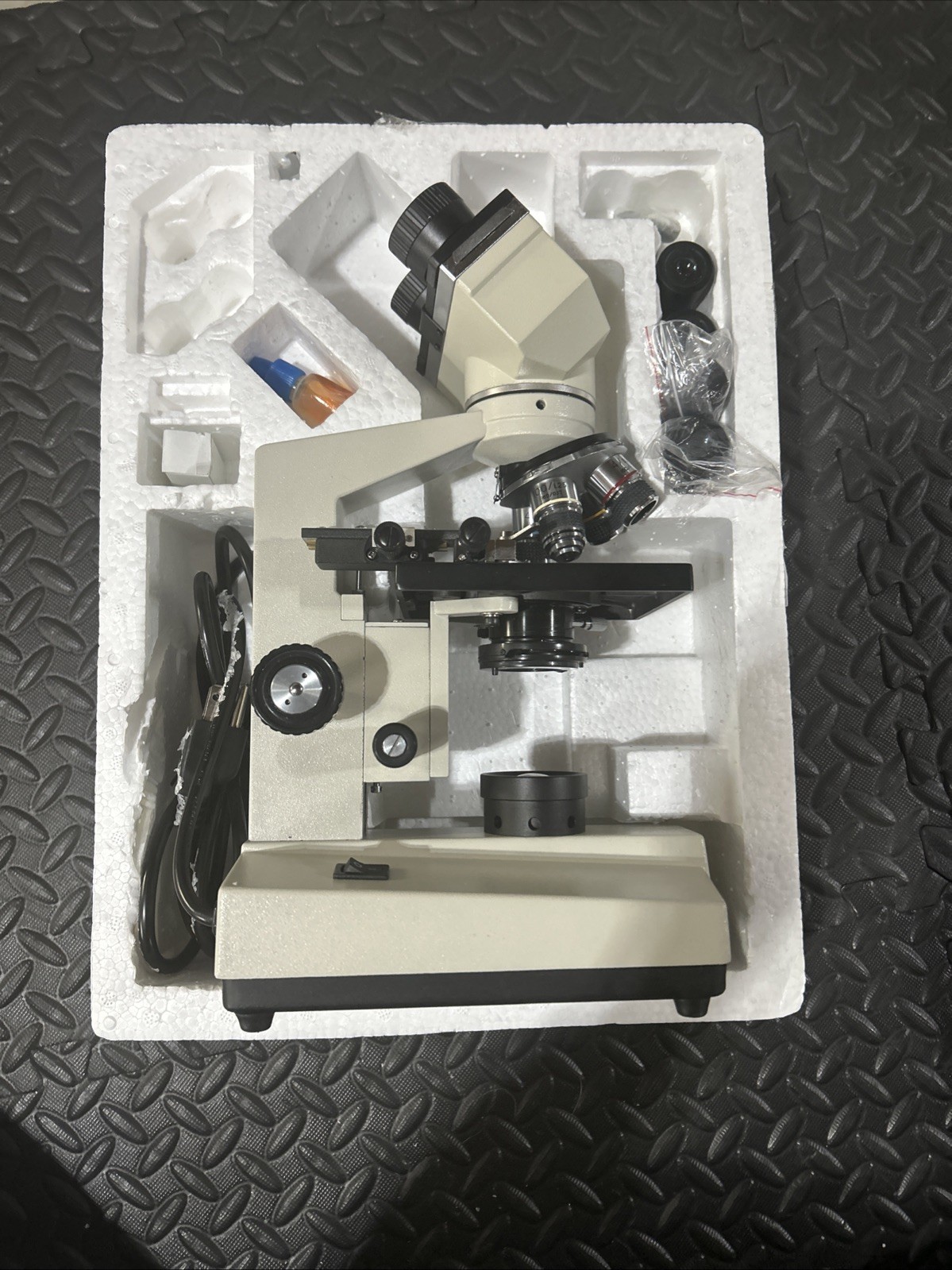 Vintage Olympus CHT Binocular Compound Microscope CH-2 LIGHT WORKS No Scratches Vintage Olympus CHT Binocular Compound Microscope CH-2 LIGHT WORKS No Scratches