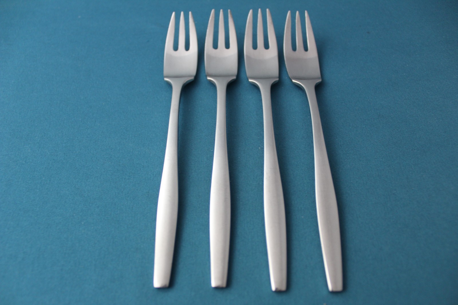 Dansk VARIATION V Finland Salad Forks (Set of 4) Satin IHQ Stainless 6 5/8 Dansk VARIATION V Finland Salad Forks (Set of 4) Satin IHQ Stainless 6 5/8