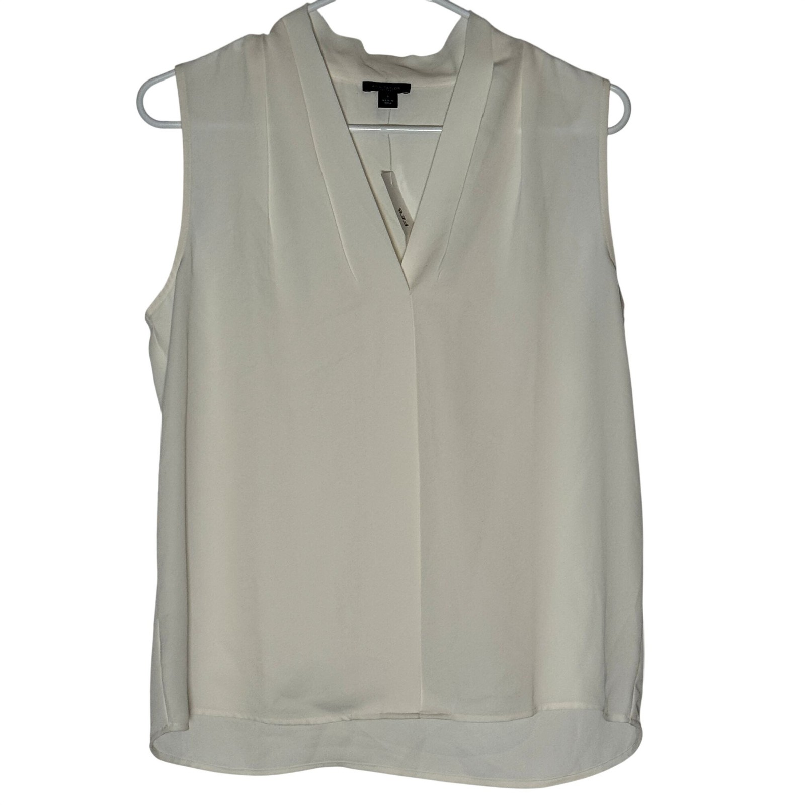 Ann Taylor Factory Sleeveless V-Neck Blouse Women\'s Size Small in Ivory NWT