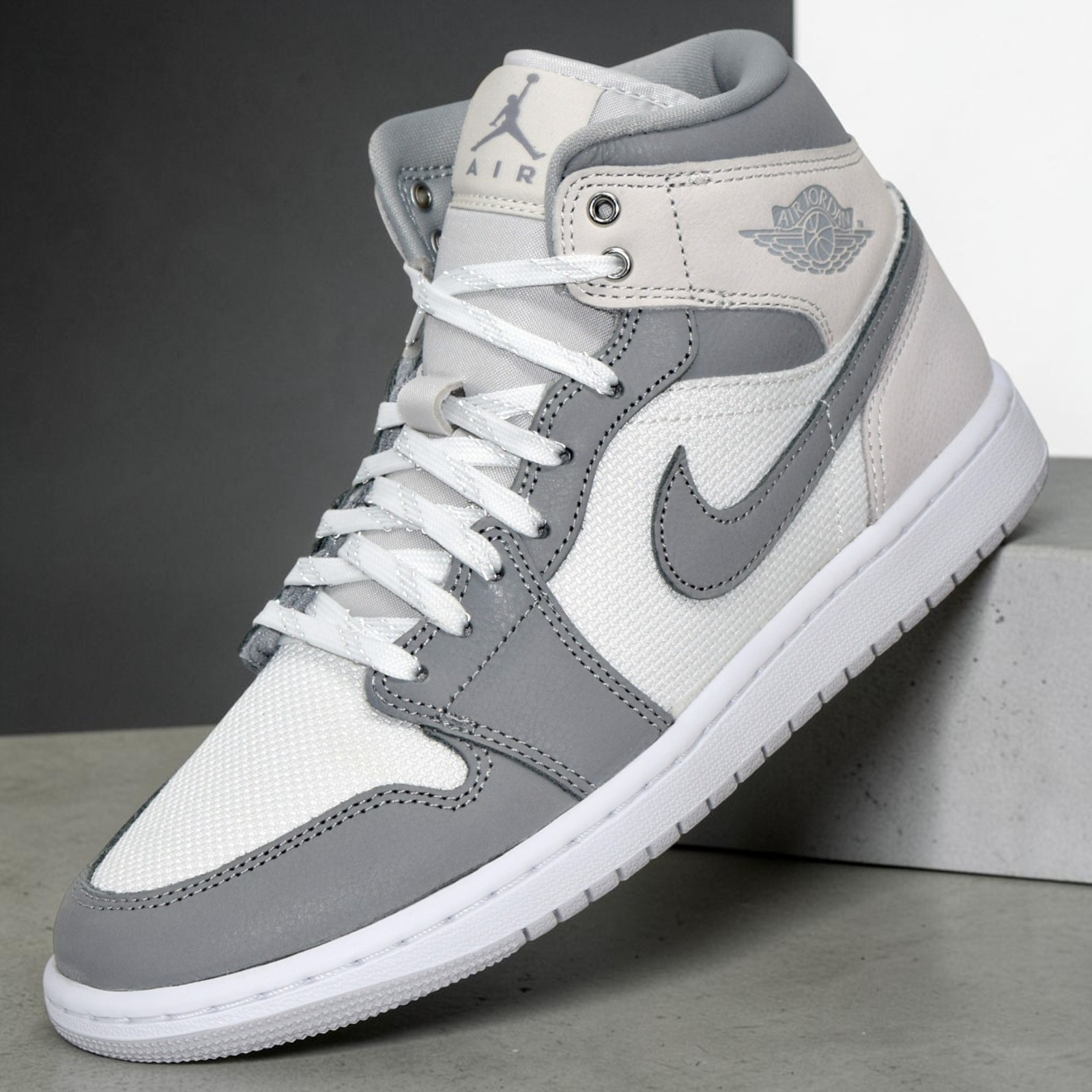 Nike Air Jordan 1 Mid SE Summit White Lt Smoke Gray IO2050-100 Men's Sizes NEW Nike Air Jordan 1 Mid SE Summit White Lt Smoke Gray IO2050-100 Men's Sizes NEW