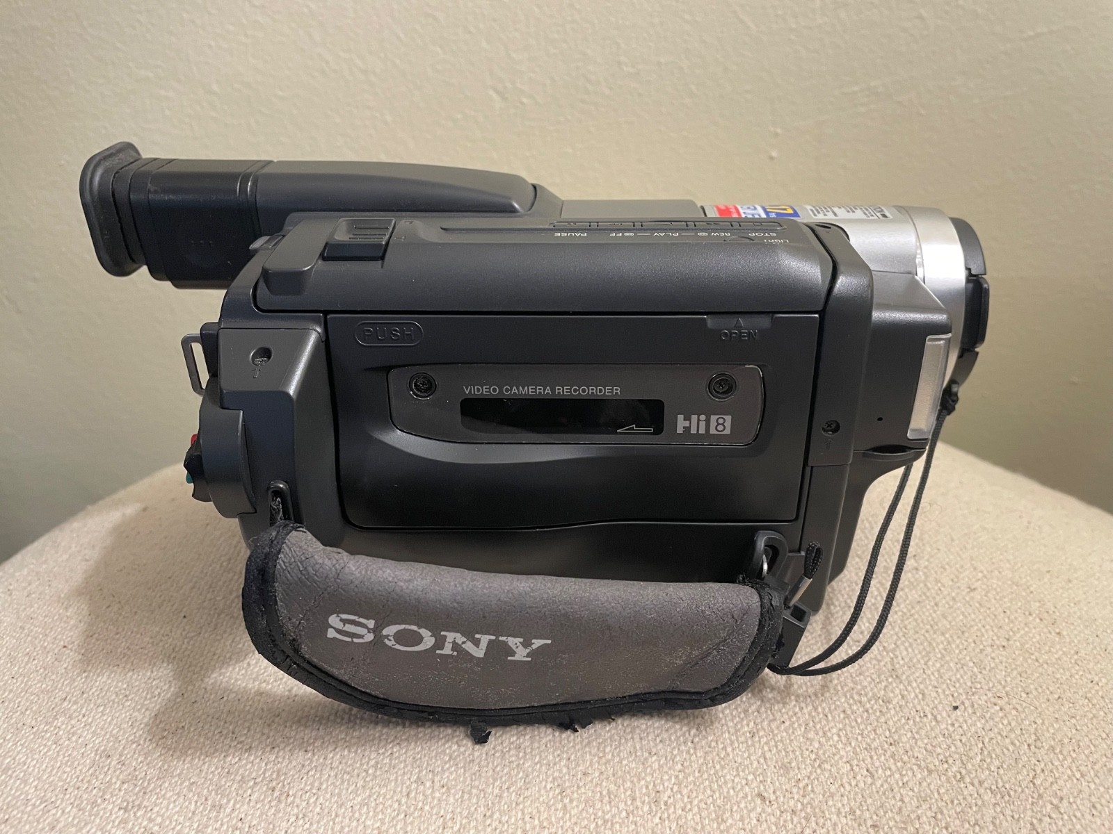 Sony Handycam Vision CCD-TRV58 Hi8 8mm Video Camera Camcorder NightShot