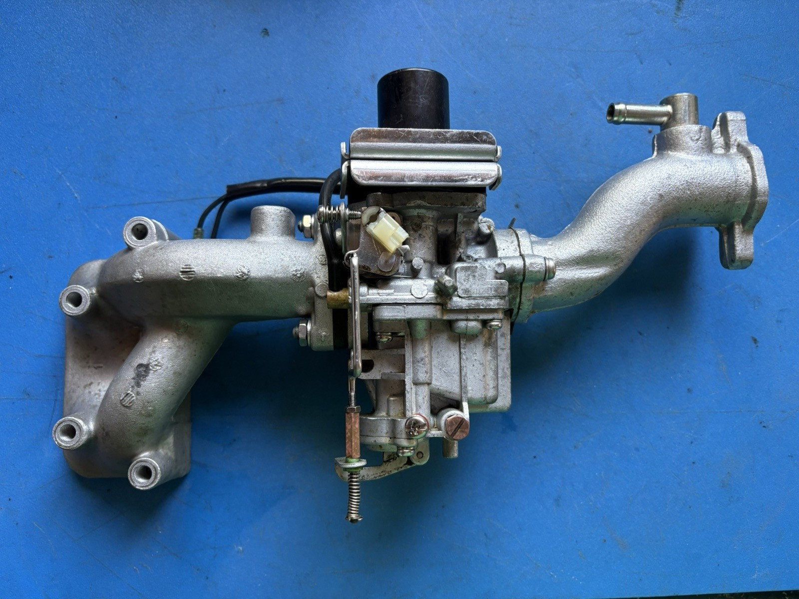 Yamaha 6G8-14301-20-00 9.9hp 6G8-20 91P Outboard Carburetor and manifolds 2000