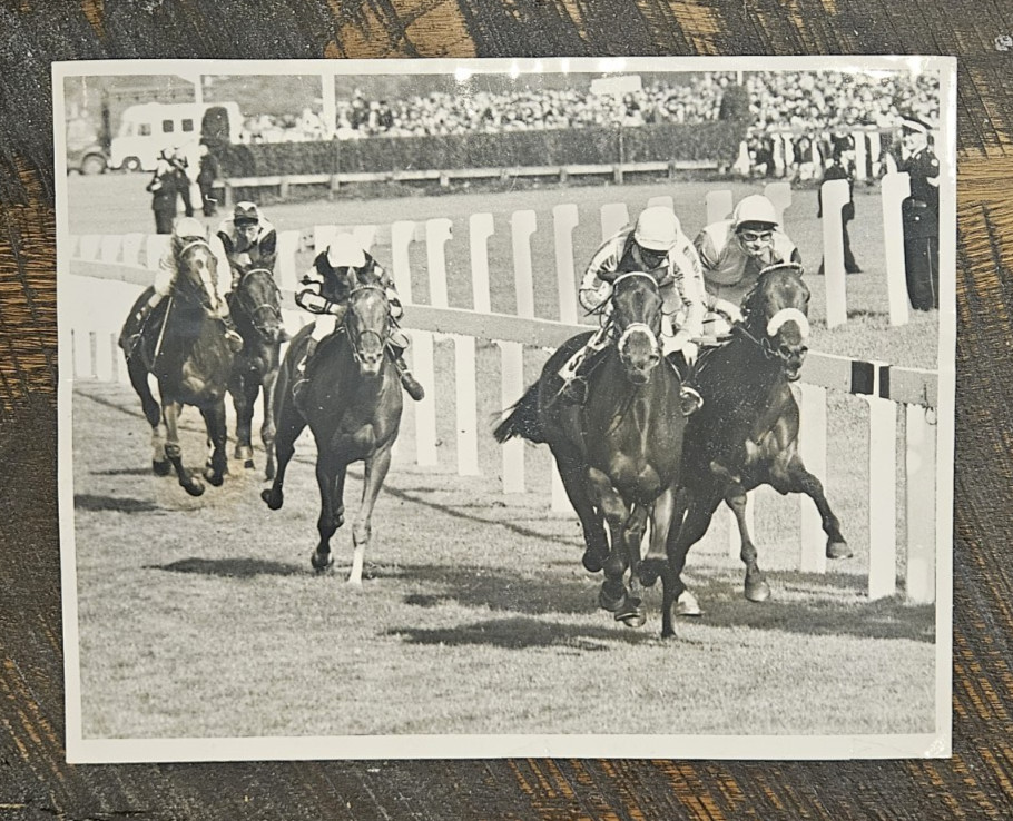 1966 Press Photo - Sodium and Frankie Durr Win St. Leger Stakes at Doncaster