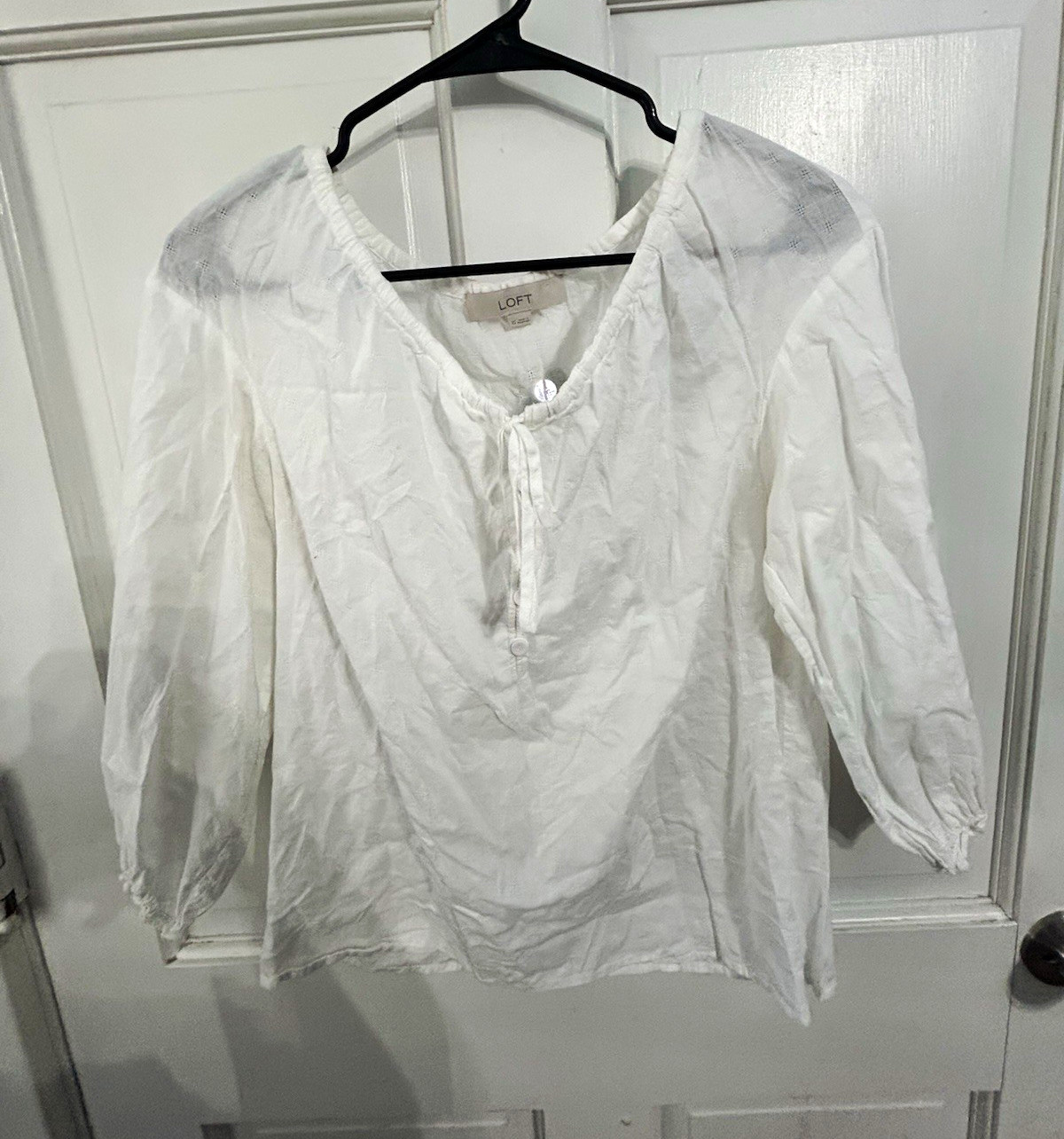 LOFT Women’s White Solid Peasant V-Neck 3/4 Sleeve Cotton Blouse Size XS LOFT Women’s White Solid Peasant V-Neck 3/4 Sleeve Cotton Blouse Size XS