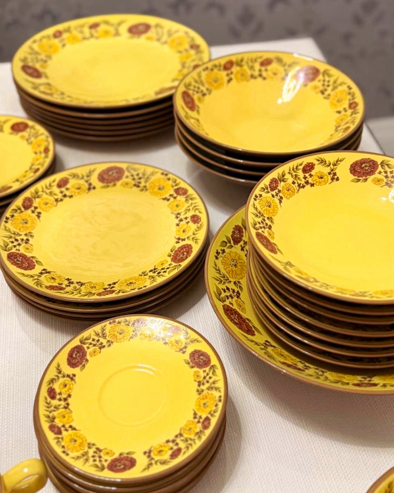 Vintage Taylor Smith & Taylor Indian Summer 36 Pc Dinnerware Set USA Design 70