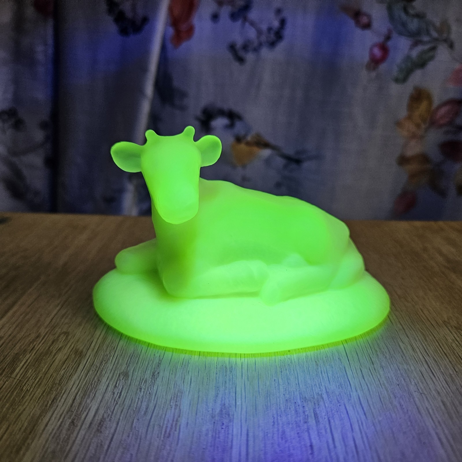 Boyd glass Mabel the cow - satin uranium glass