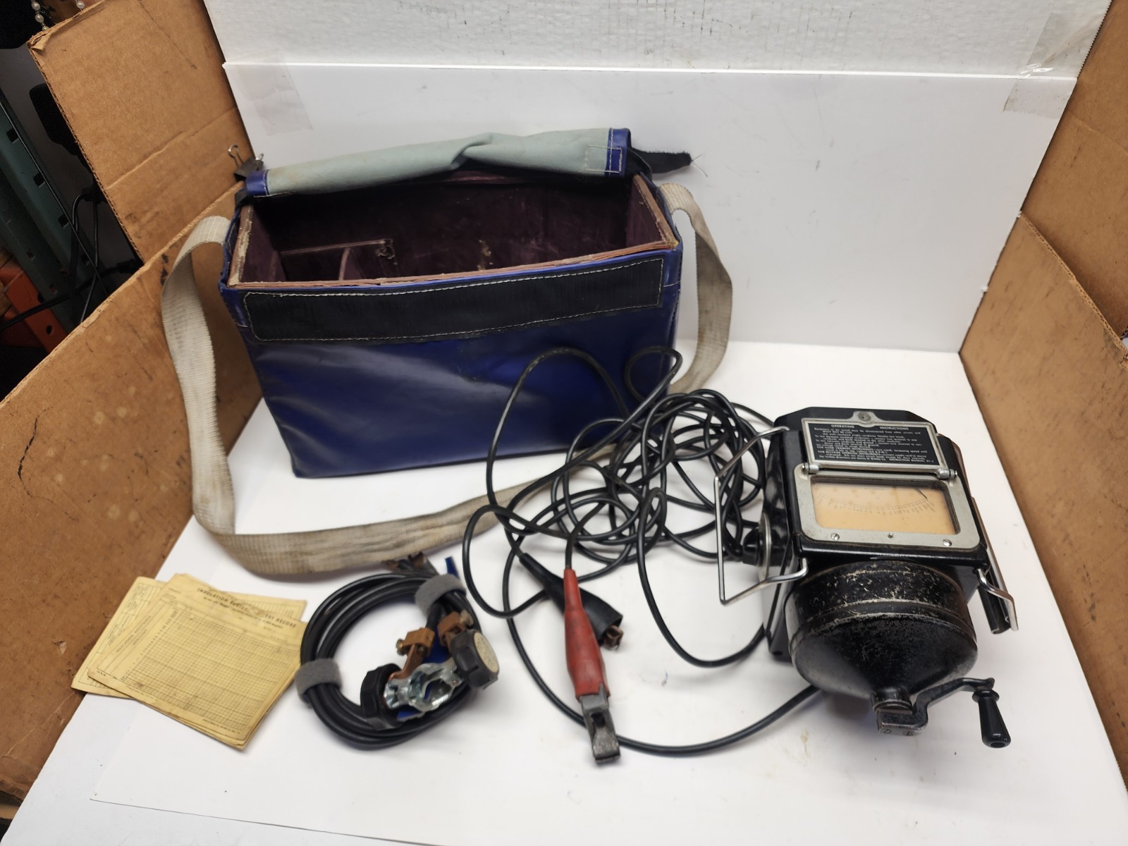 Biddle Megger Cat 7684 Hand Crank Megohmmeter Insulation Tester 550/1000 VDC Biddle Megger Cat 7684 Hand Crank Megohmmeter Insulation Tester 550/1000 VDC
