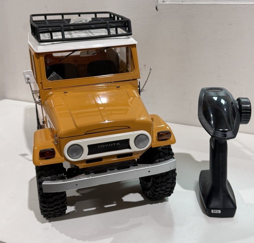 FMS Toyota FJ40 1/10 RS RC Crawler 