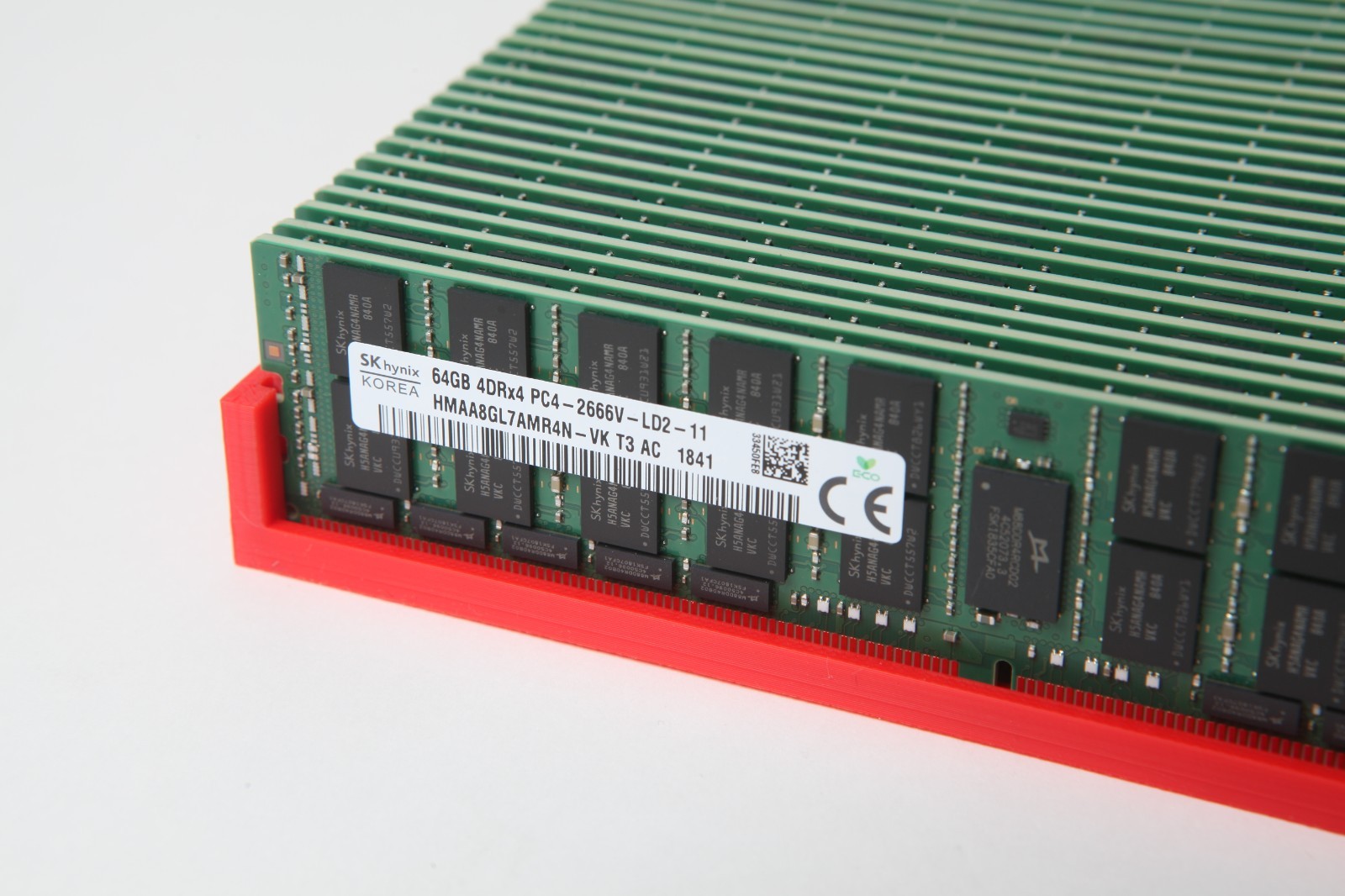 48x Hynix 64GB DDR4-2666 4DRX4 ECC REG LRDIMM 3TB HMAA8GL7AMR4N-VK 48x Hynix 64GB DDR4-2666 4DRX4 ECC REG LRDIMM 3TB HMAA8GL7AMR4N-VK