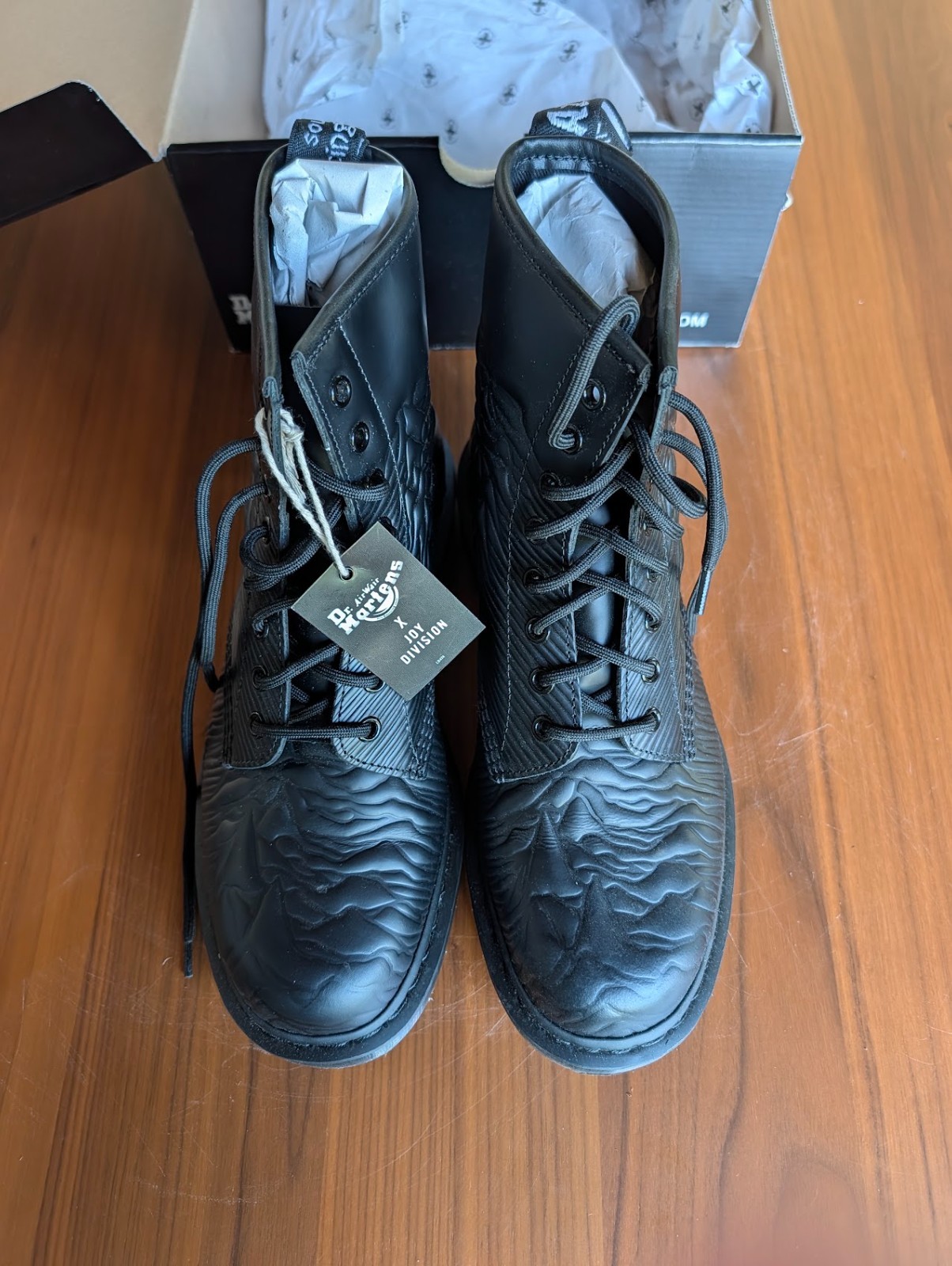 Dr. Martens Joy Division Unknown Pleasures Men\'s Boots US Size 10 **NEW IN BOX**