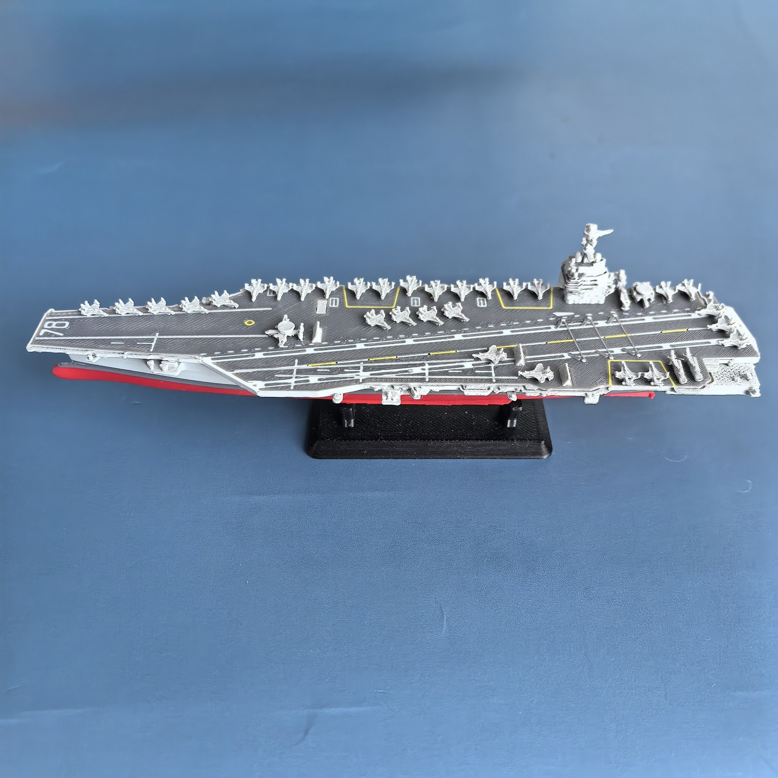 1/2000 USS Gerald R. Ford CVN-78 Aircraft Carrier W/Display Stand Finished Model
