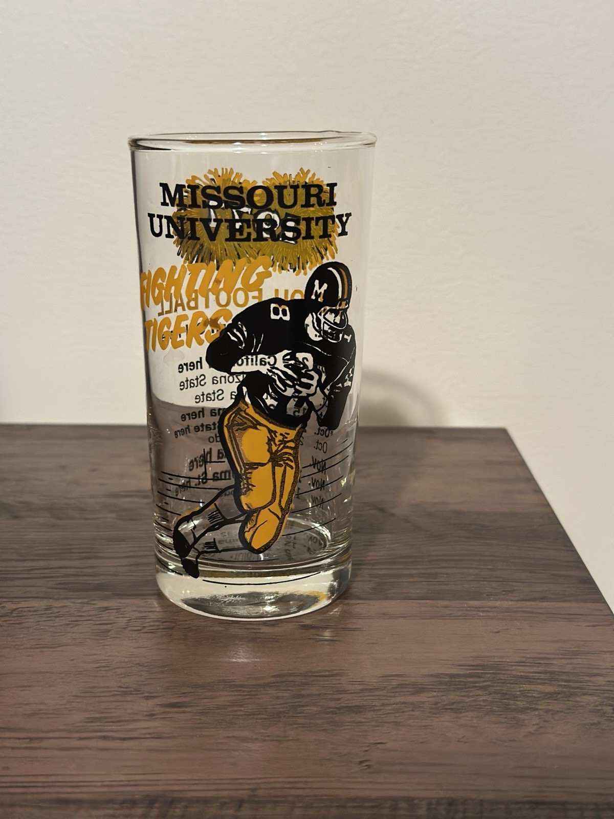 VTG 1977 MIZZOU FOOTBALL MO UNIVERSITY FIGHTING TIGERS GLASS SPORT MEMORABILIA VTG 1977 MIZZOU FOOTBALL MO UNIVERSITY FIGHTING TIGERS GLASS SPORT MEMORABILIA