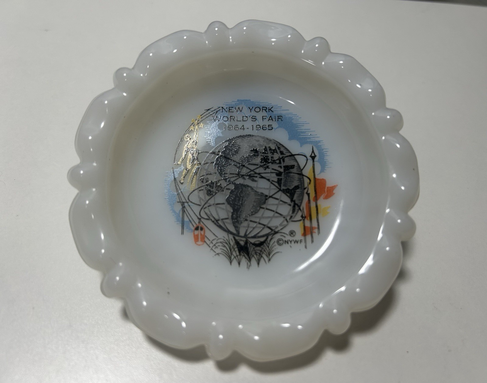 VINTAGE 1964-1965 NEW YORK WORLD'S FAIR : CERAMIC ASHTRAY - SHIPS TODAY