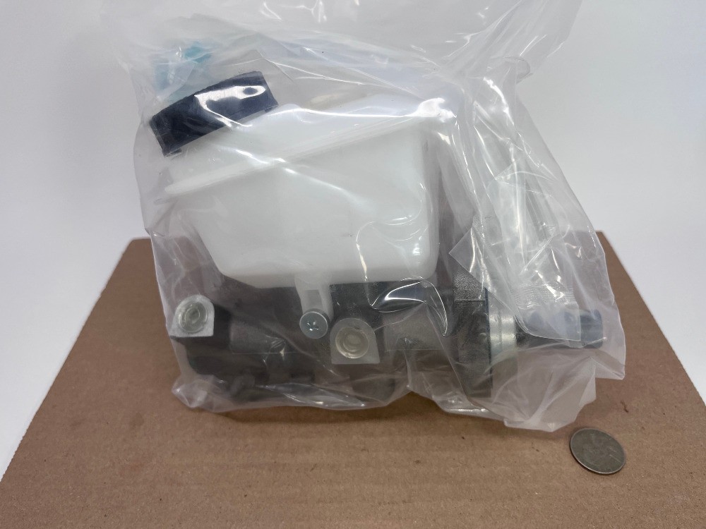 New Brake Master Cylinder 133047 For Volvo 2001-2014 New Brake Master Cylinder 133047 For Volvo 2001-2014