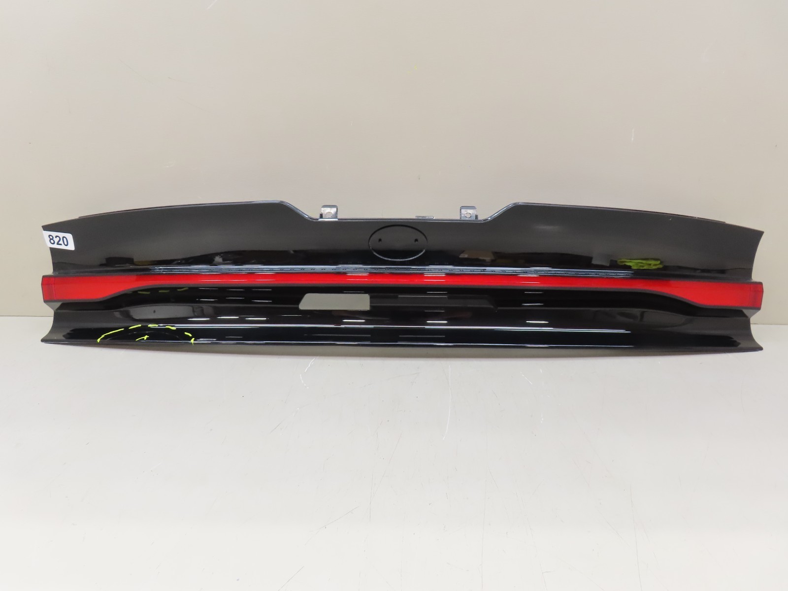 2023-2025 TOYOTA PRIUS REAR LIFTGATE CENTER TAIL LIGHT OEM 81580-47080 2023-2025 TOYOTA PRIUS REAR LIFTGATE CENTER TAIL LIGHT OEM 81580-47080