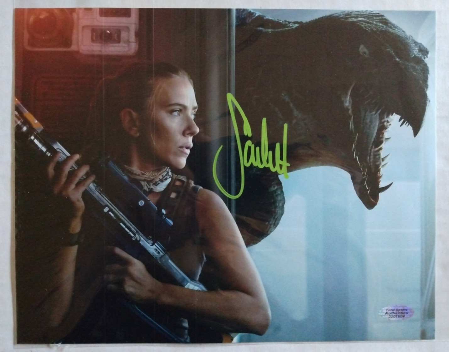 SCARLETT JOHANSSON Autographed Signed 8x10 Photo COA 33201604 AUTO