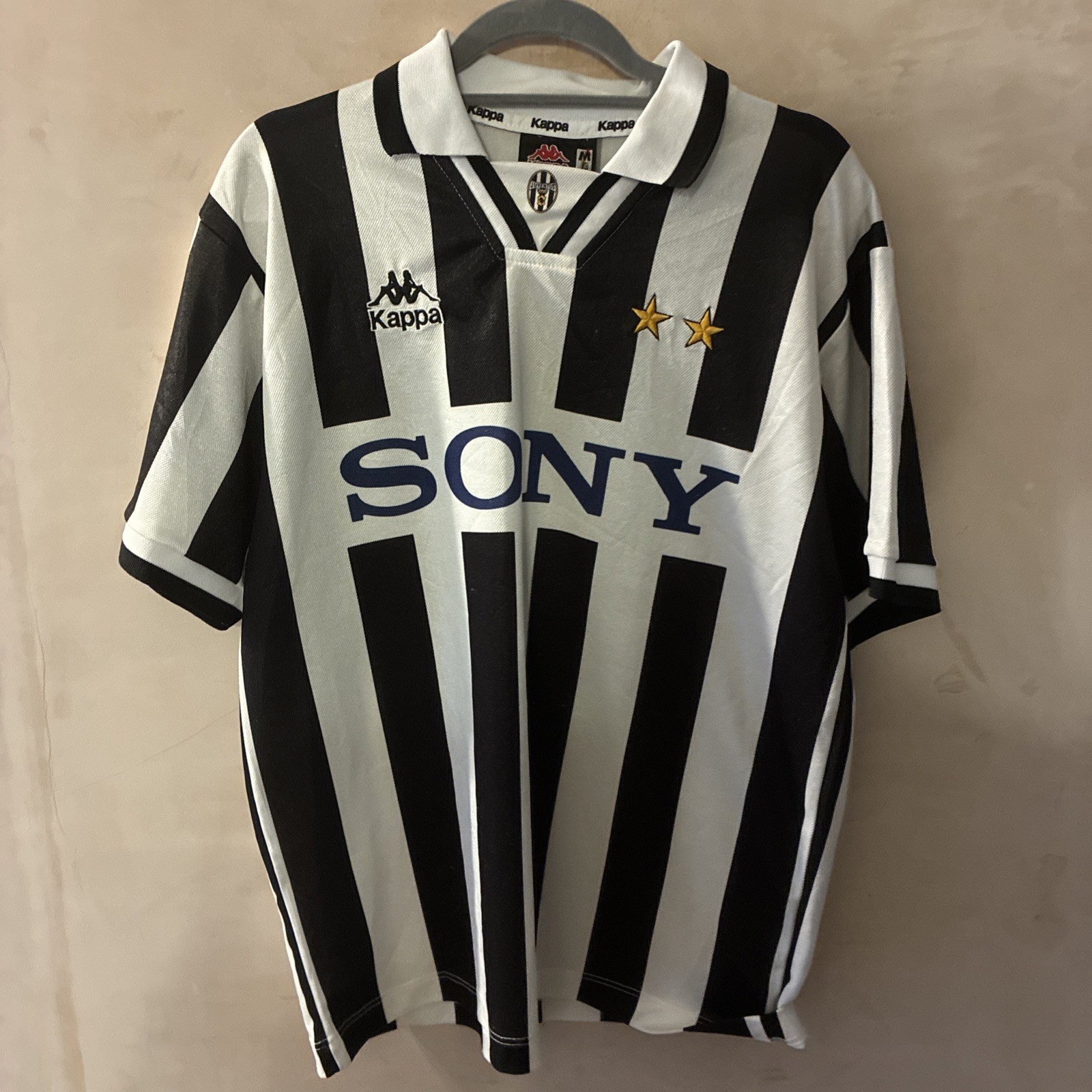 Original Authentic Juventus 1996/1997 Home Football Shirt - Large Original Authentic Juventus 1996/1997 Home Football Shirt - Large