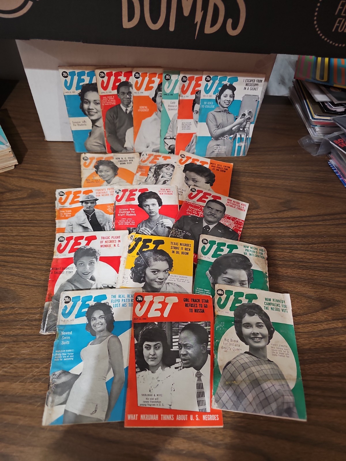 1958-59 JET MAGAZINE LOT OF 33 ISSUES LOW GRADE/ ●DAMAGED● COMPLETE ISSUES READ 1958-59 JET MAGAZINE LOT OF 33 ISSUES LOW GRADE/ ●DAMAGED● COMPLETE ISSUES READ
