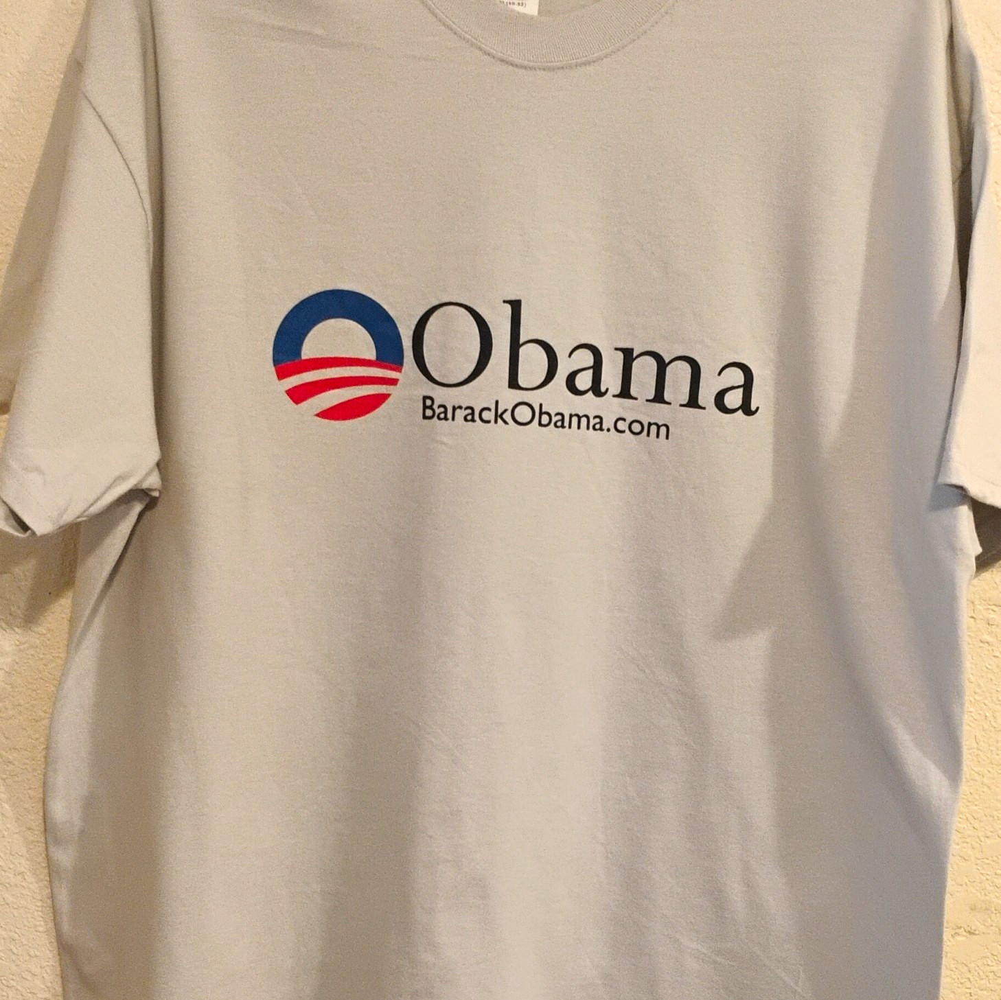 Hanes Beefy-T Men\'s 2XL White Or Gray Barack Obama Graphic Logo Tee. Hanes Beefy-T Men\'s 2XL White Or Gray Barack Obama Graphic Logo Tee.