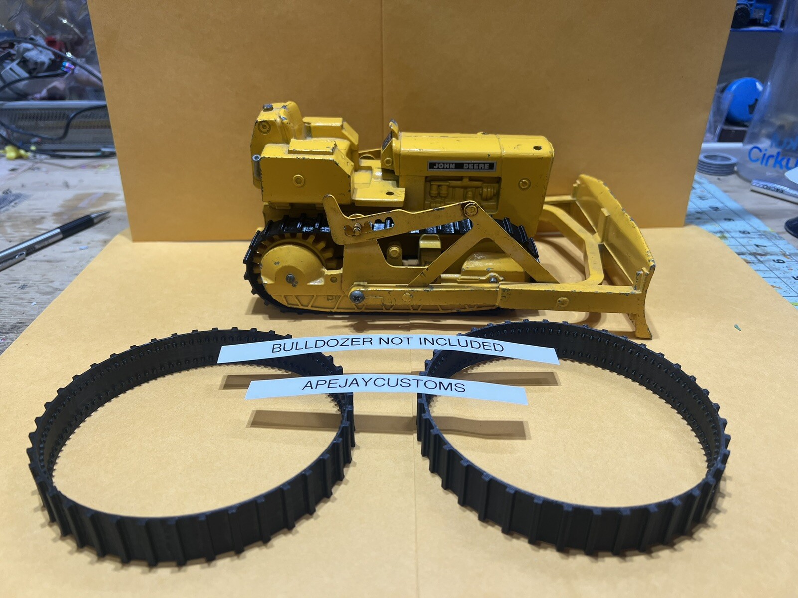 ERTL ESKA John Deere 450 Bull Dozer / crawler, 1/16 (TRACKS ONLY) ERTL ESKA John Deere 450 Bull Dozer / crawler, 1/16 (TRACKS ONLY)