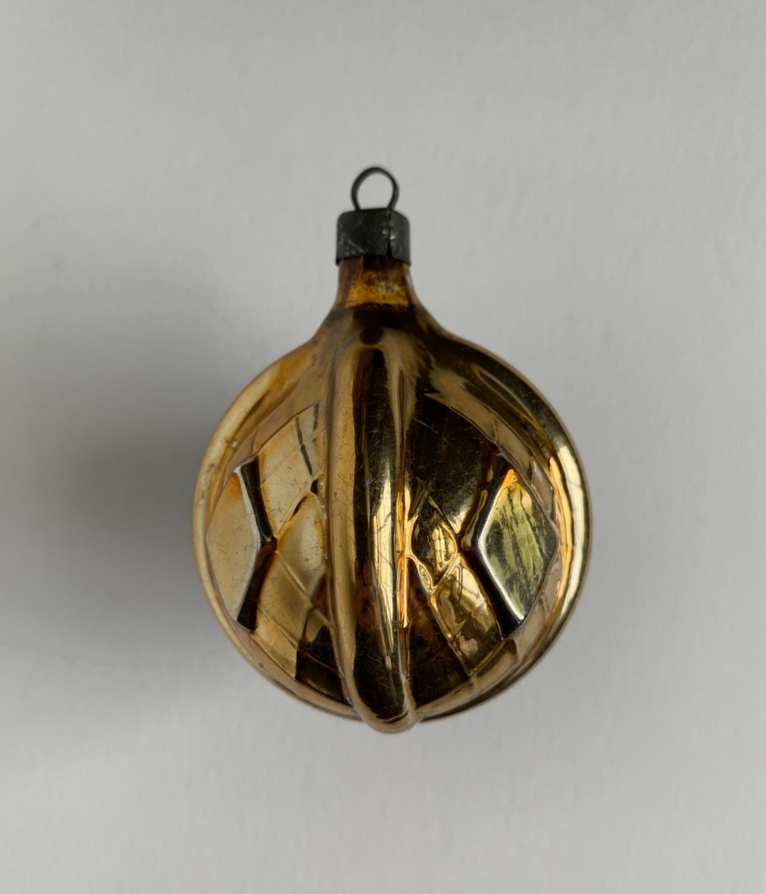HTF Vintage Pre WWII Premier Diamond Outdent Christmas Ornament Gold 2.5