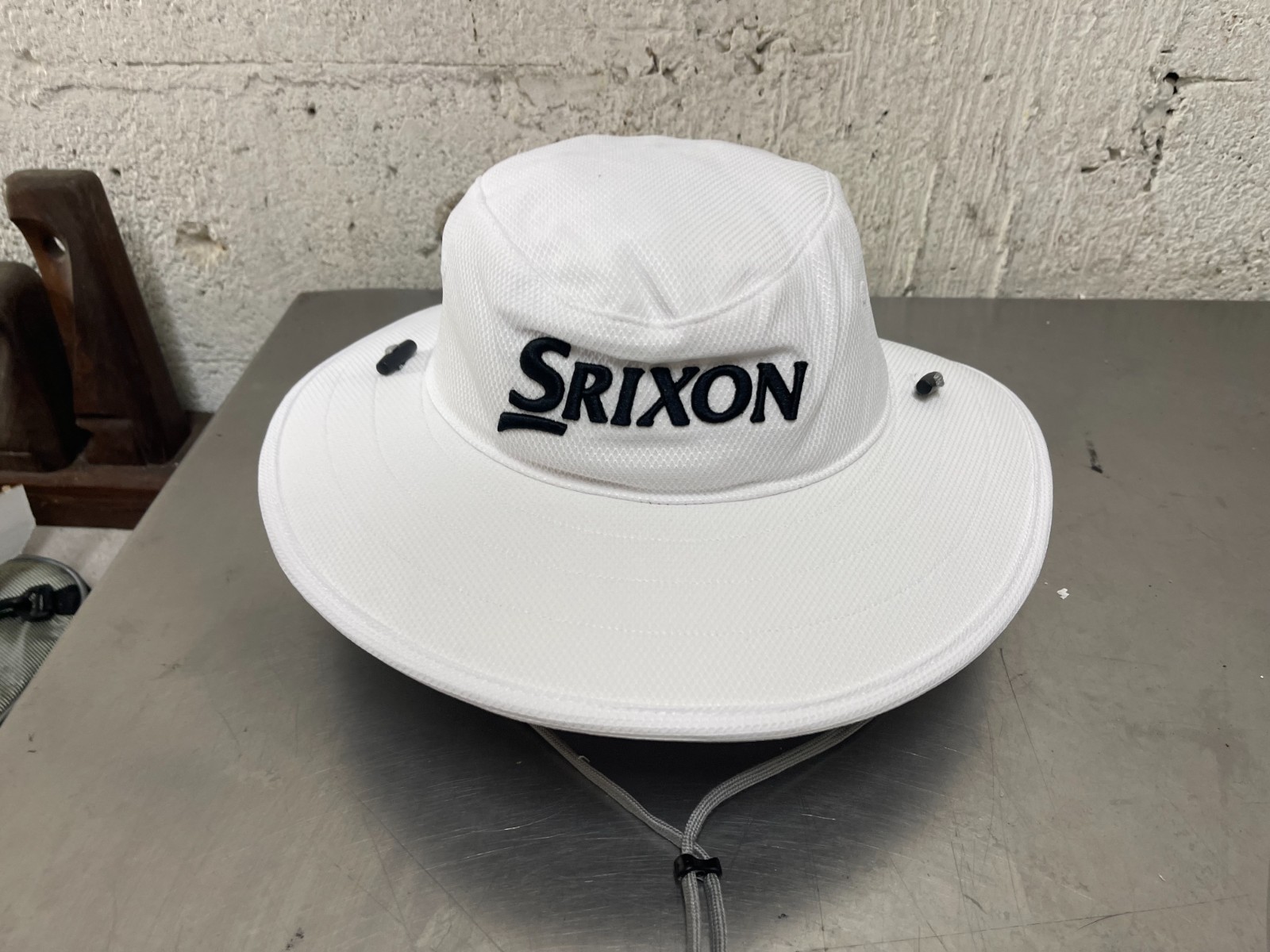 Srixon Unisex White Bucket Hat Sun Cap Adjustable Drawstring Wide Brim Tour NWT Srixon Unisex White Bucket Hat Sun Cap Adjustable Drawstring Wide Brim Tour NWT