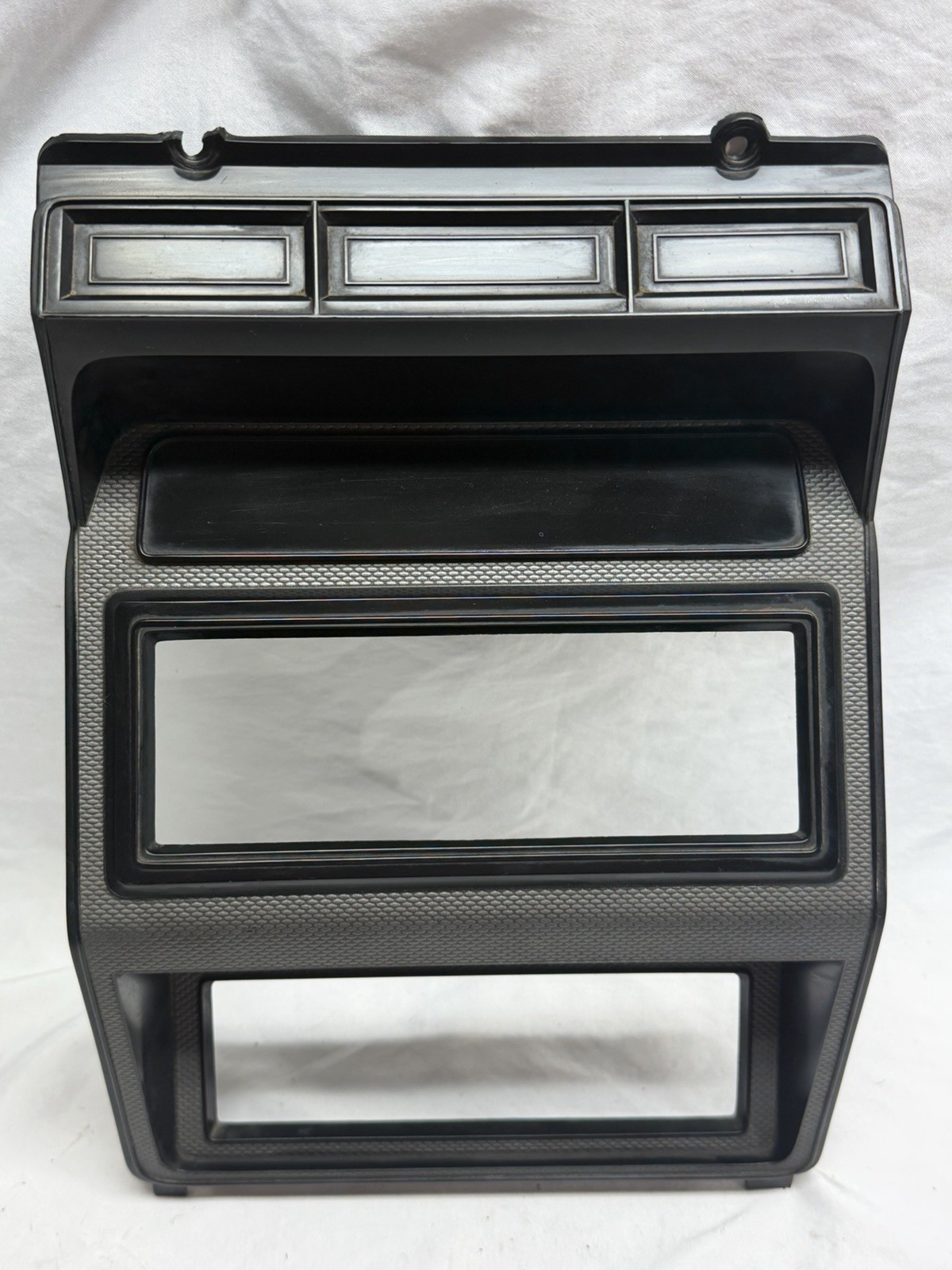 👉80 86 1980 1986 FORD BRONCO TRUCK F150-250 CENTER DASH RADIO BEZEL TRIM--SUPER
