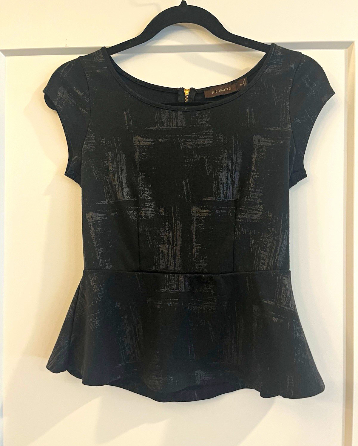 The Limited Black Abstract Peplum Blouse Round Neck Cap Sleeve Zip, S The Limited Black Abstract Peplum Blouse Round Neck Cap Sleeve Zip, S