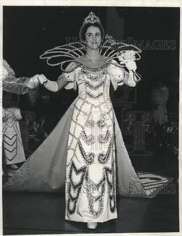 1975 Press Photo Sandra Menge, Krewe of Grela\'s 28th annual Carnival gala queen