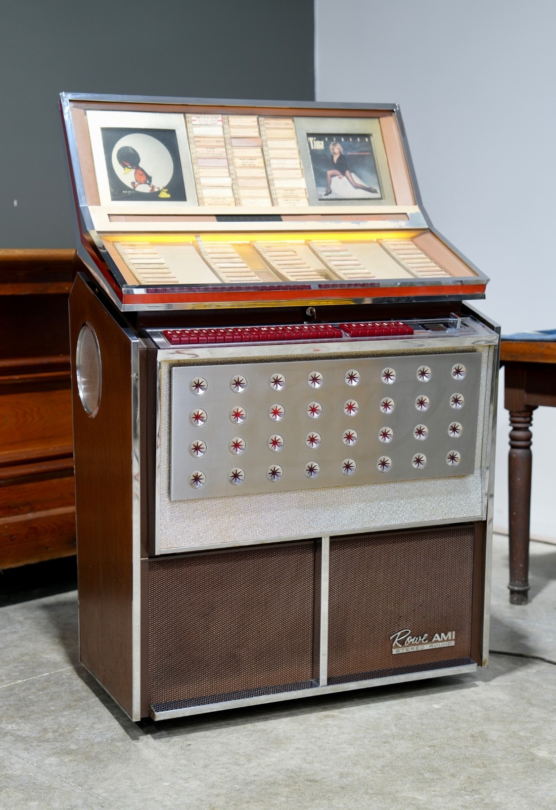 Vintage Rowe AMI JBM Vinyl Jukebox Machine 1970s w/ Records Keys Vintage Rowe AMI JBM Vinyl Jukebox Machine 1970s w/ Records Keys