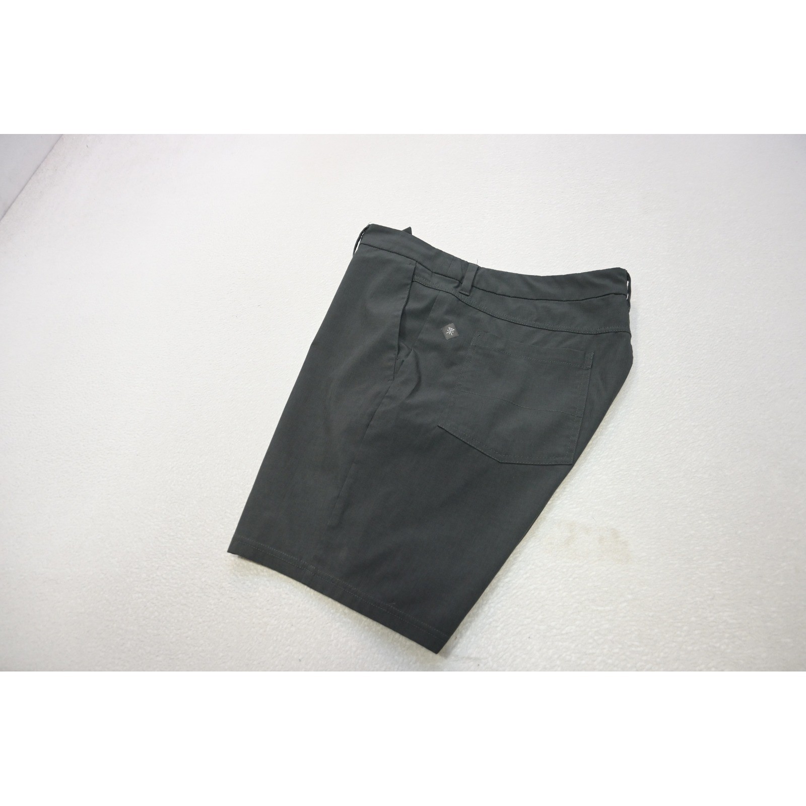 Roark Hybrid Board Shorts Mens 34 Black Artifacts of Adventure Hiking Casual EUC