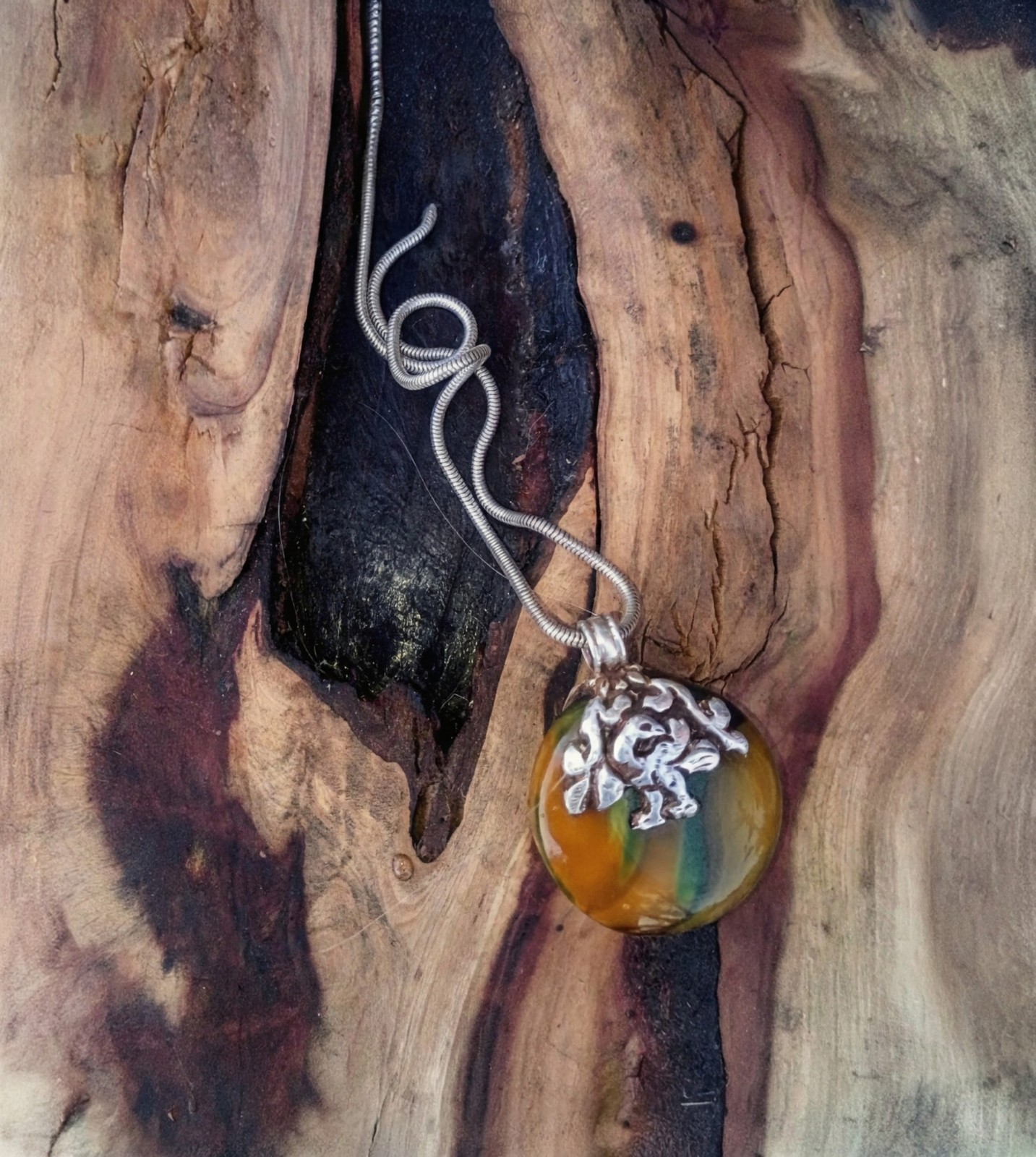 Vintage Tibetan Handcrafted LotusArtsLondon Agate And Silver Pendant