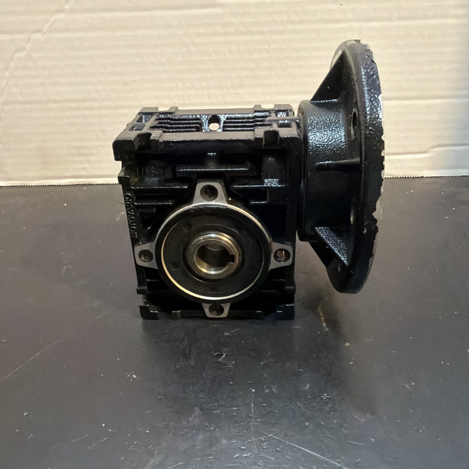 MOTOVARIO NMRV 030 5843133 Gear Motor MOTOVARIO NMRV 030 5843133 Gear Motor