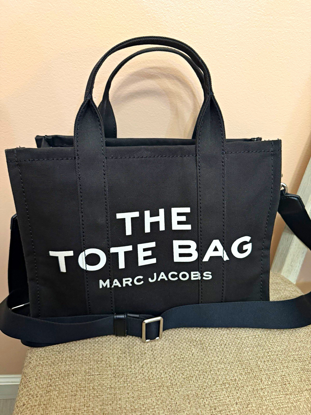 Marc Jacobs The Tote Bag Mediun Black Zip Tote w Detachable Adjustable Strap Marc Jacobs The Tote Bag Mediun Black Zip Tote w Detachable Adjustable Strap