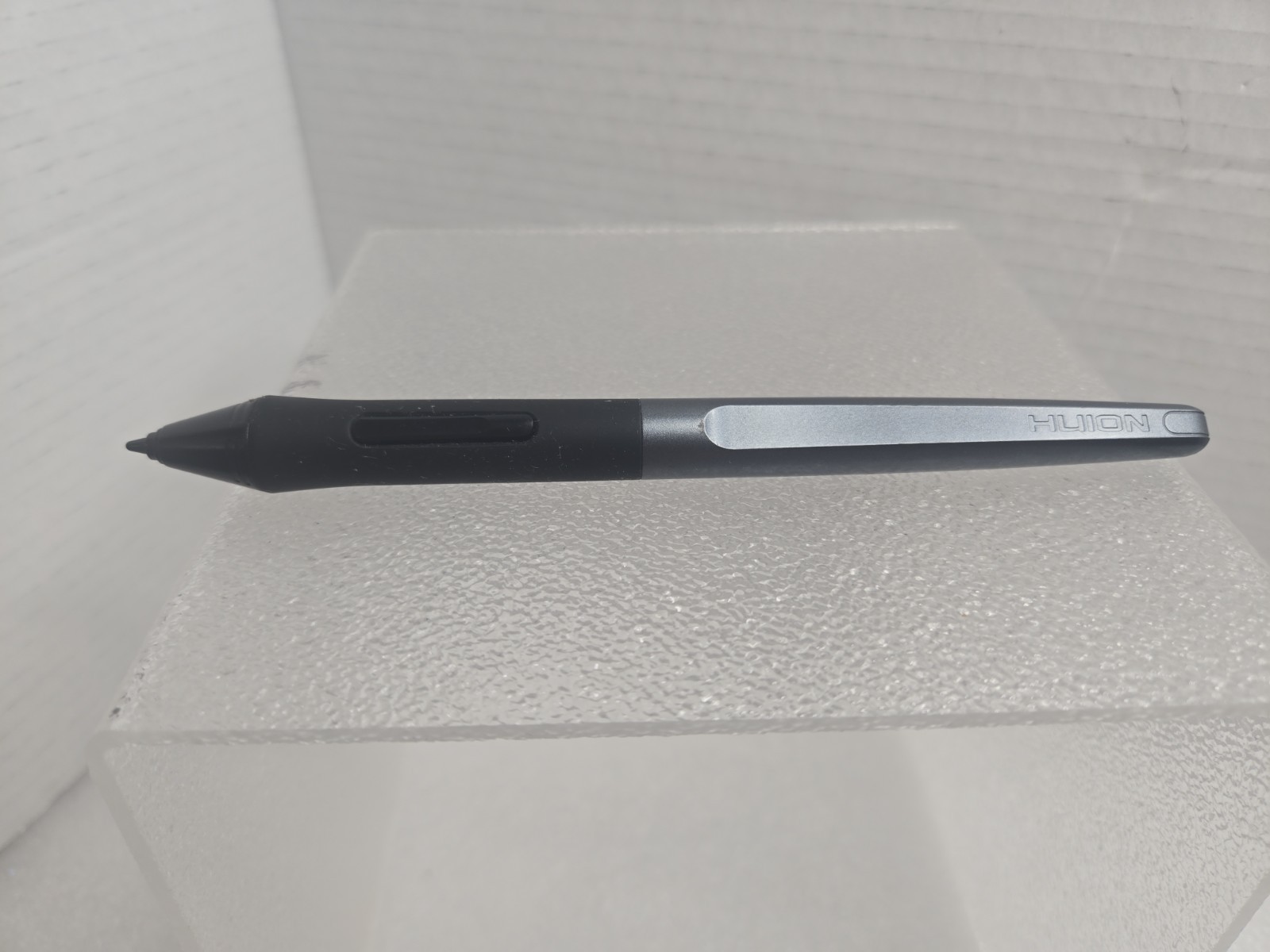 Huion PW100 Battery-free Pen Stylus for Huion Graphic Tablet H640P/H950P/H1060P Huion PW100 Battery-free Pen Stylus for Huion Graphic Tablet H640P/H950P/H1060P