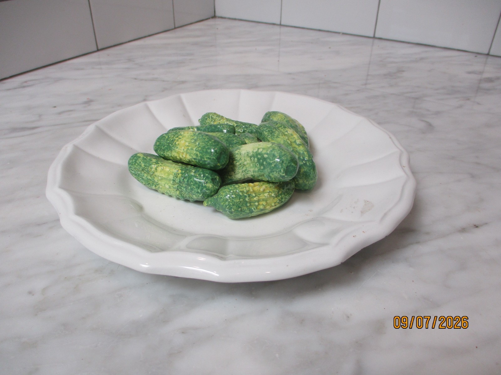 Vtg. Bouwerie Porcelain CUCUMBERS Trompe L\'oeil -3 D Scalloped Edge Plate RARE