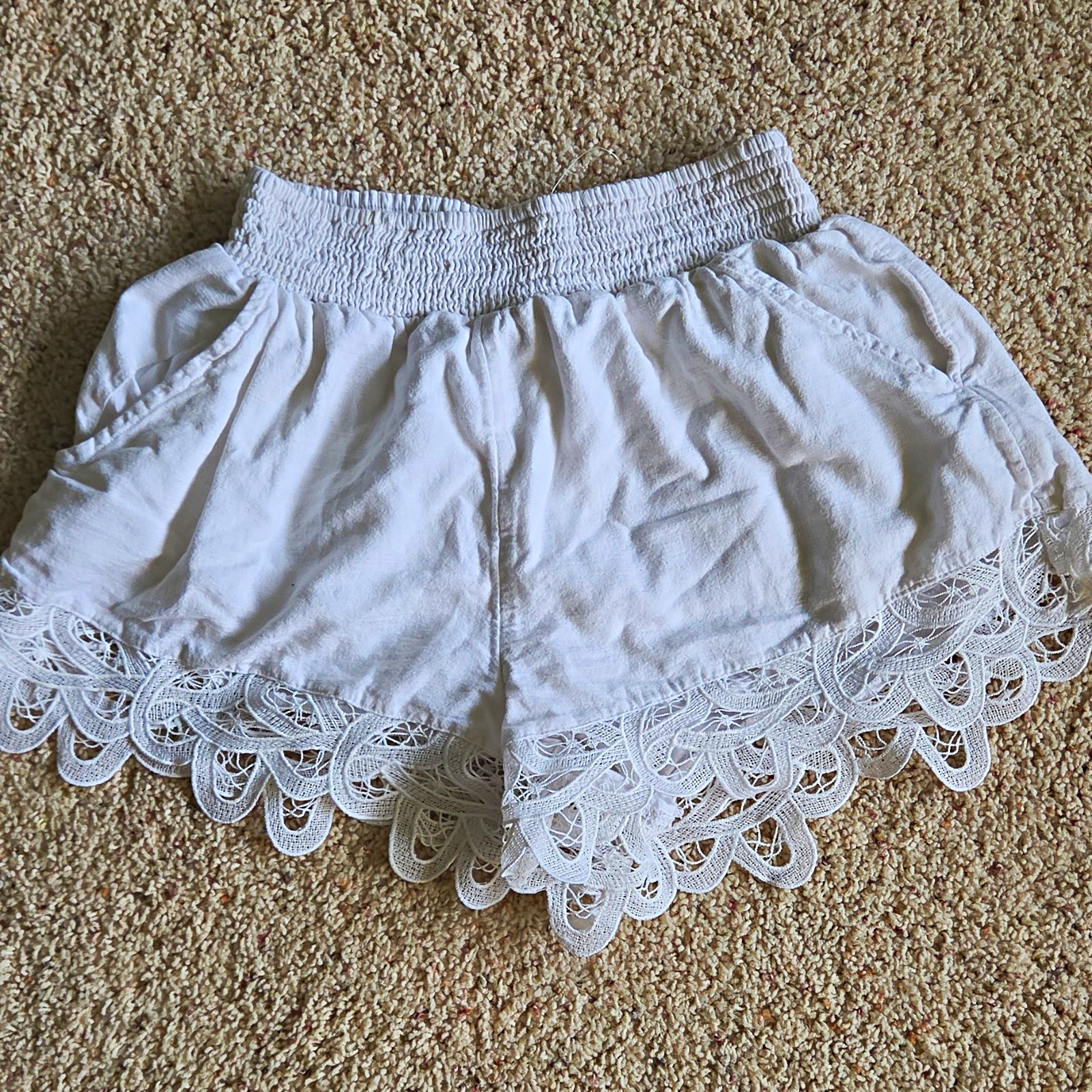 American Eagle White Lace Trim Elastic Waist Casual Shorts Women’s M